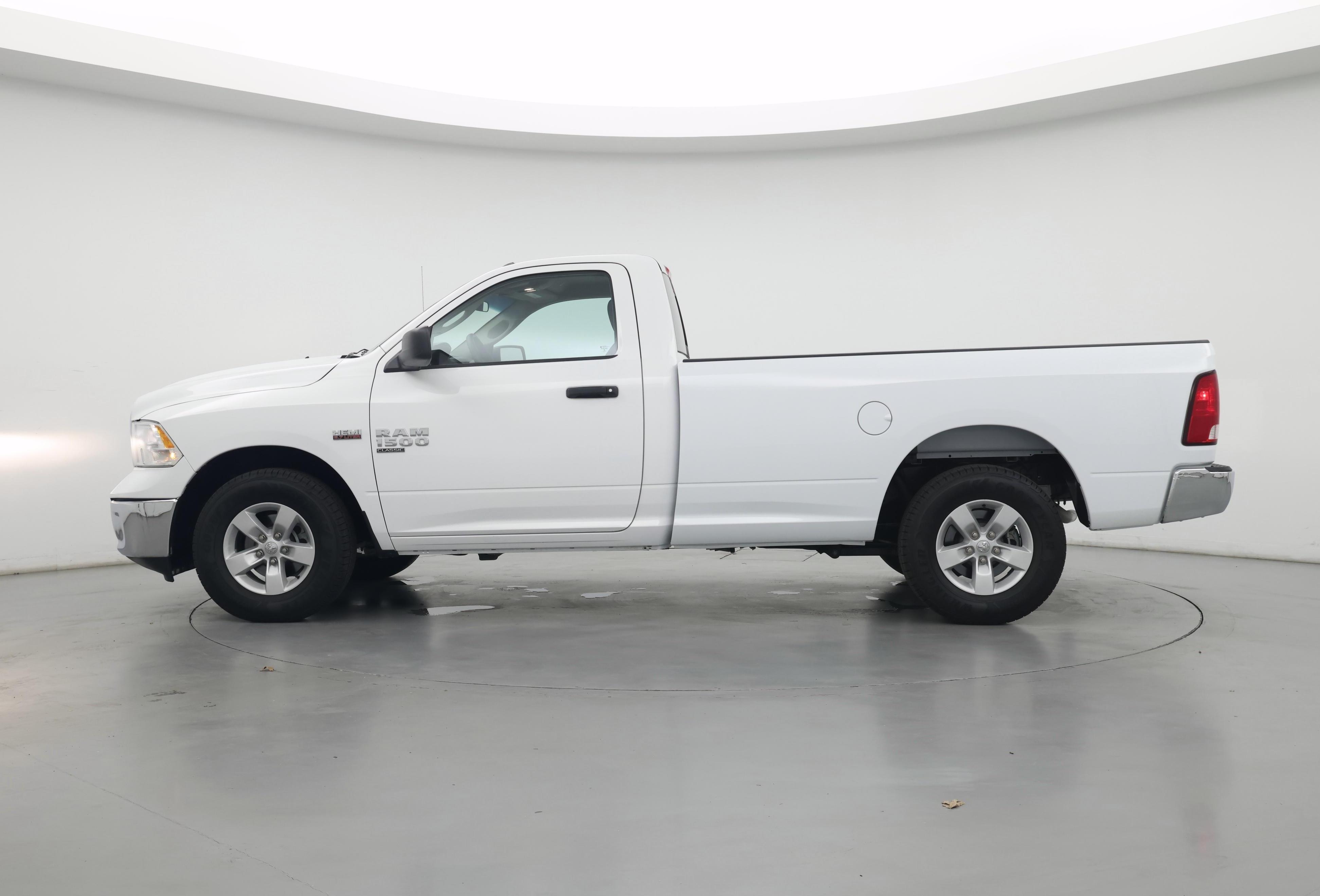 Thumbnail: 2020 RAM 1500 Classic - 3
