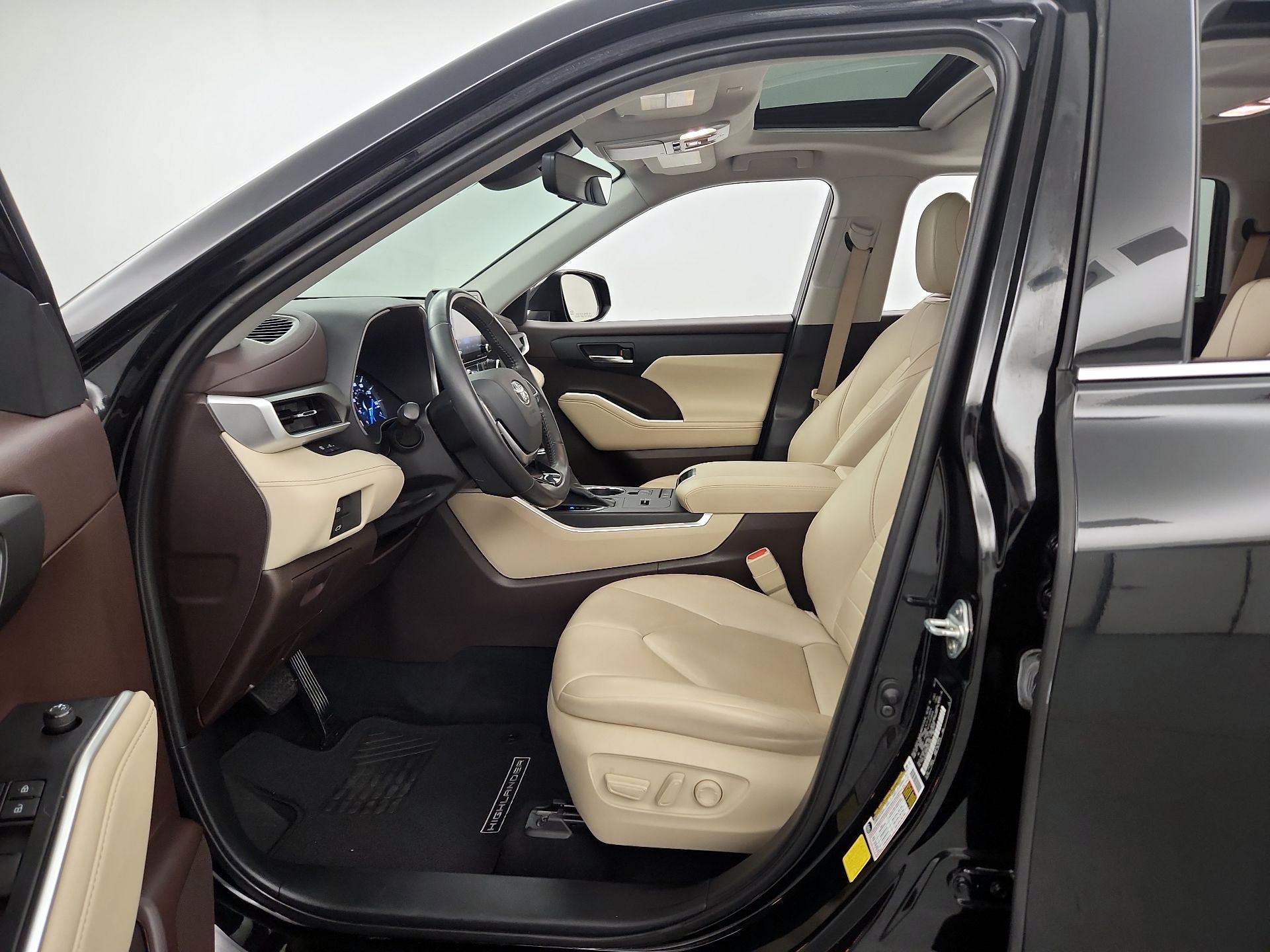 Thumbnail: 2021 Toyota Highlander - 11