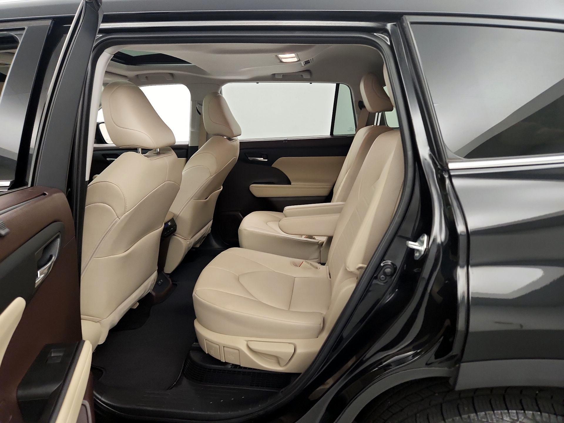 Thumbnail: 2021 Toyota Highlander - 20