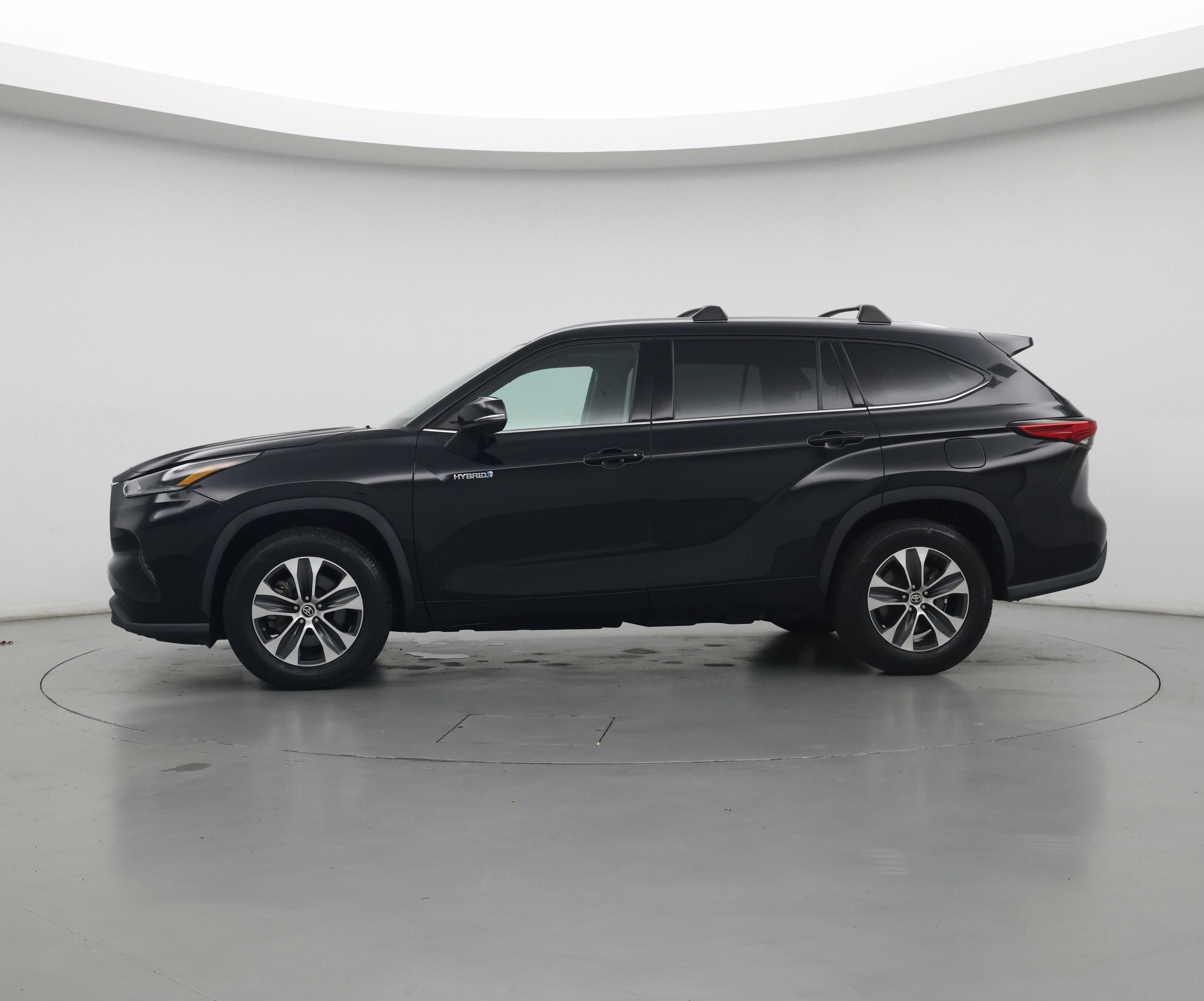 Thumbnail: 2021 Toyota Highlander - 3