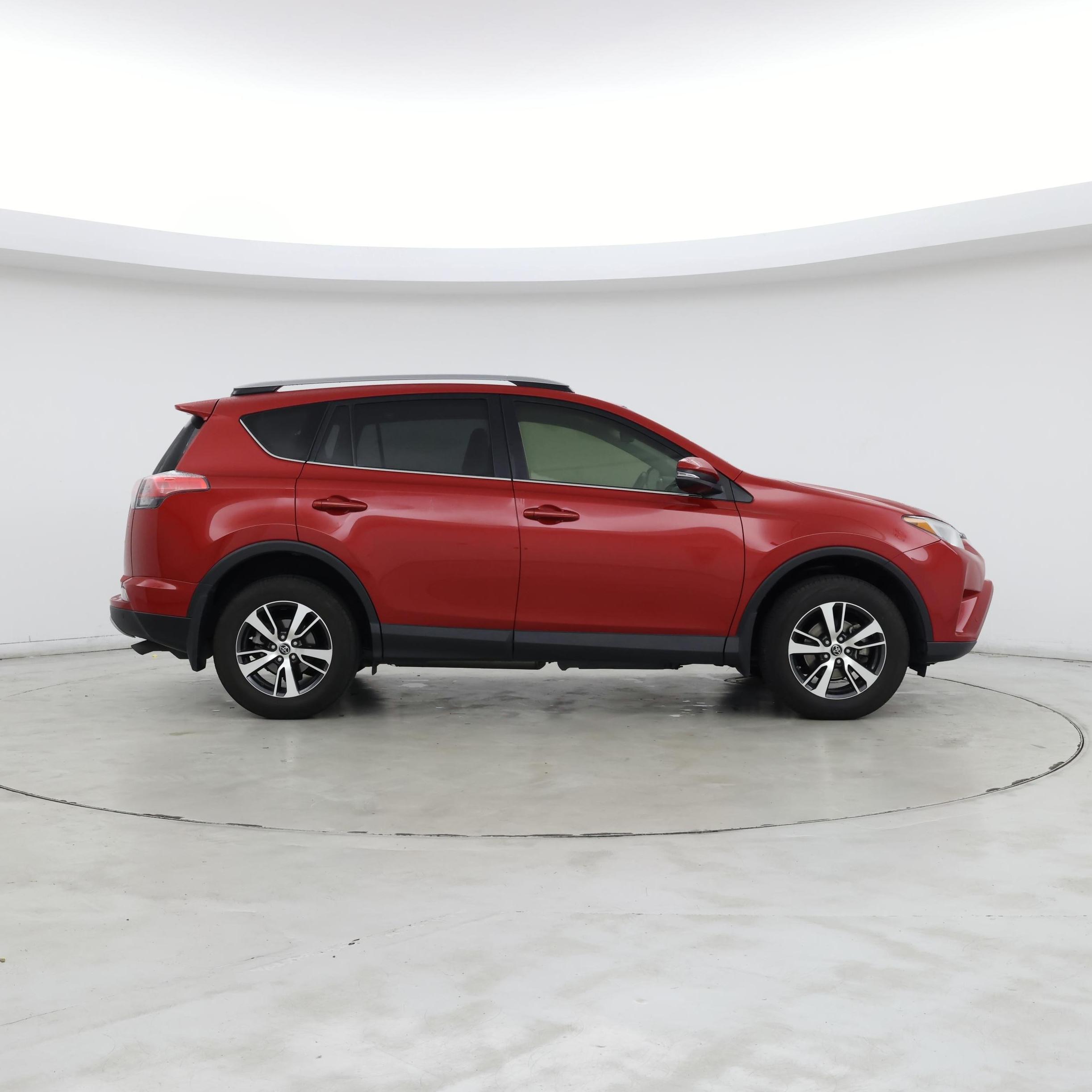 Thumbnail: 2017 Toyota RAV4 - 7