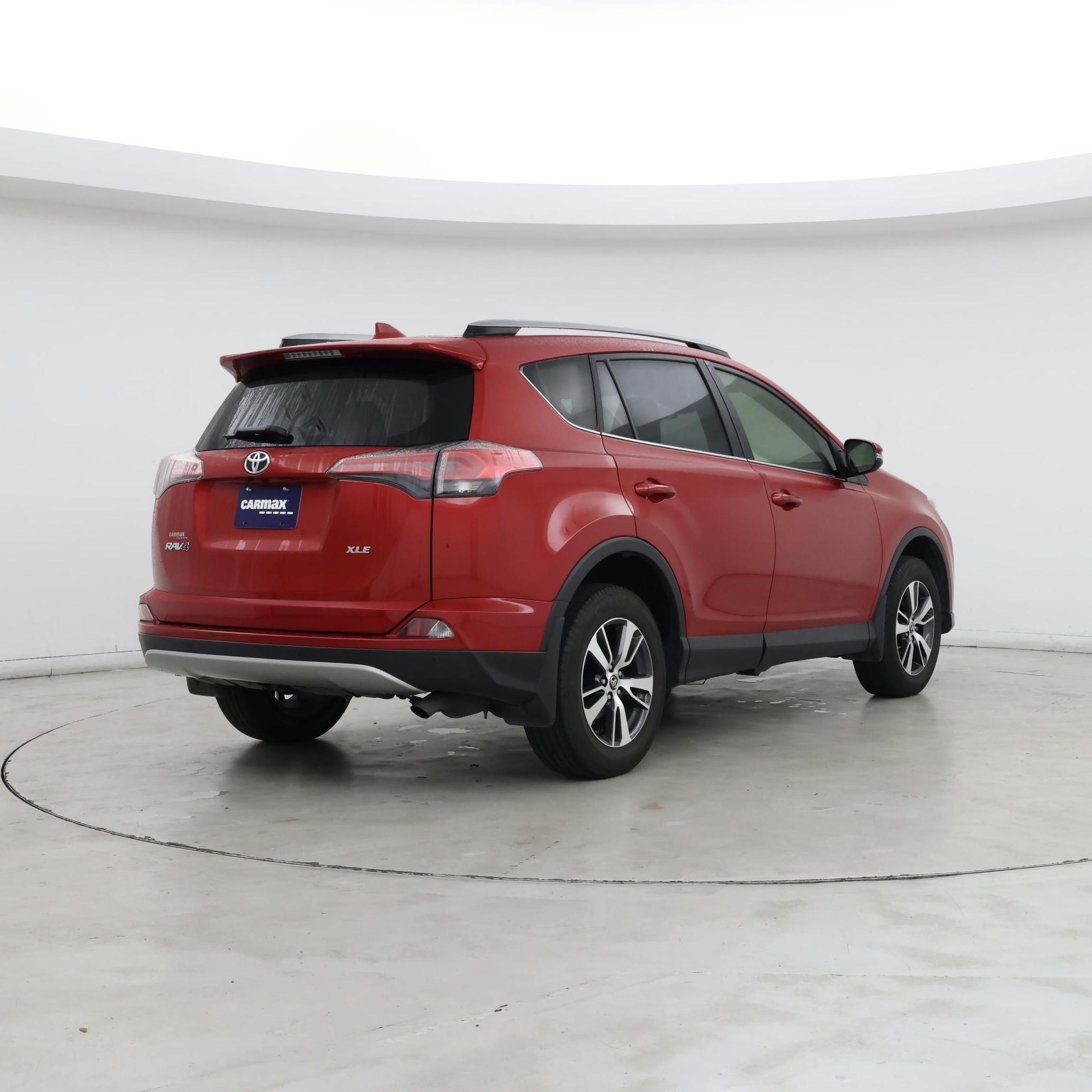 Thumbnail: 2017 Toyota RAV4 - 8