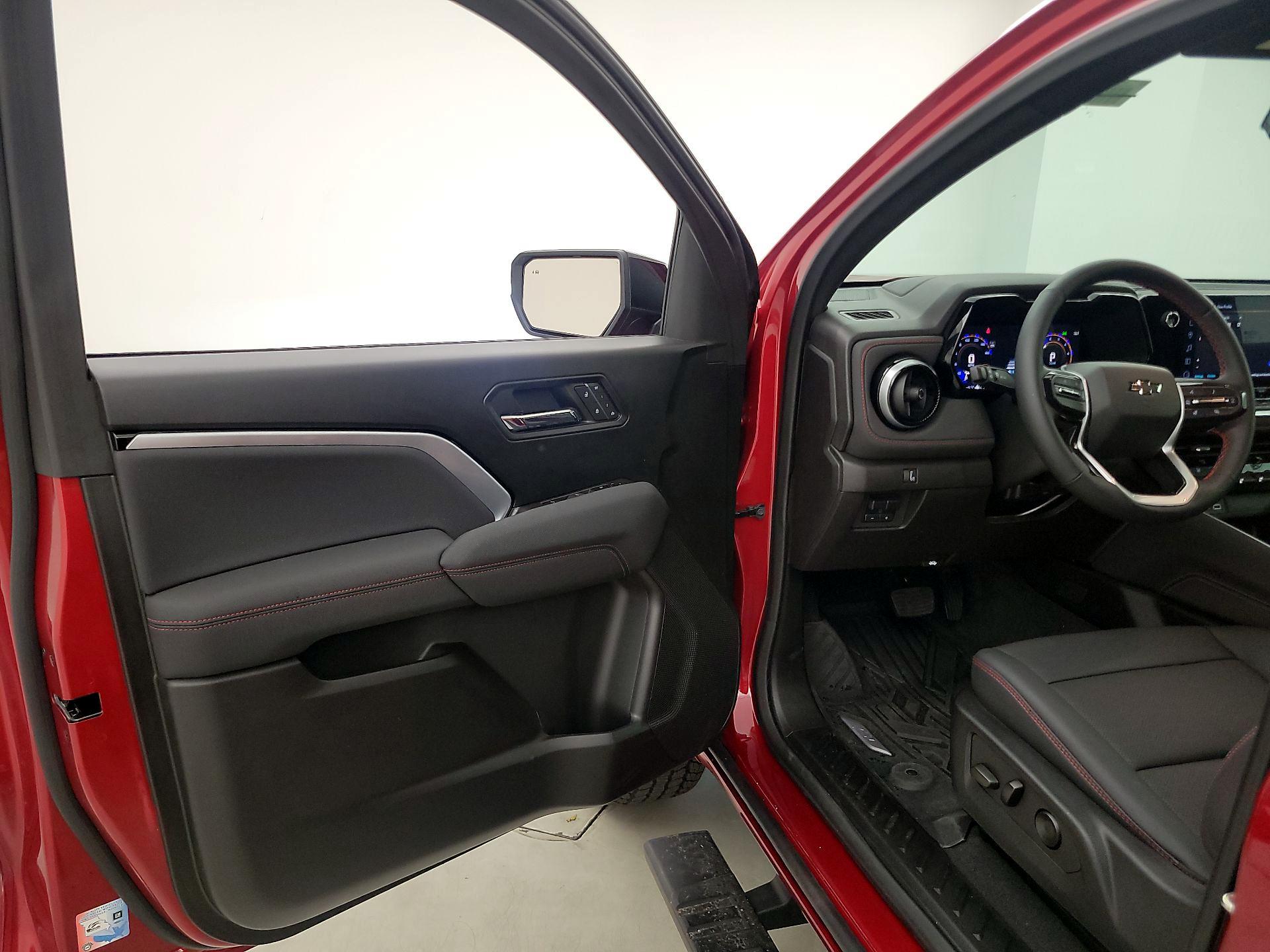 Thumbnail: 2024 Chevrolet Colorado - 12