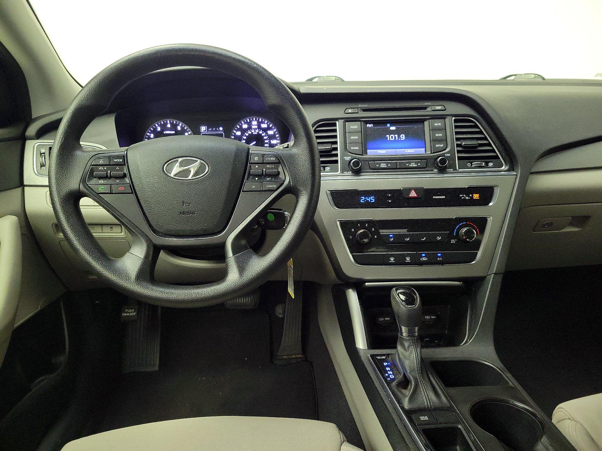 Thumbnail: 2015 Hyundai Sonata - 10