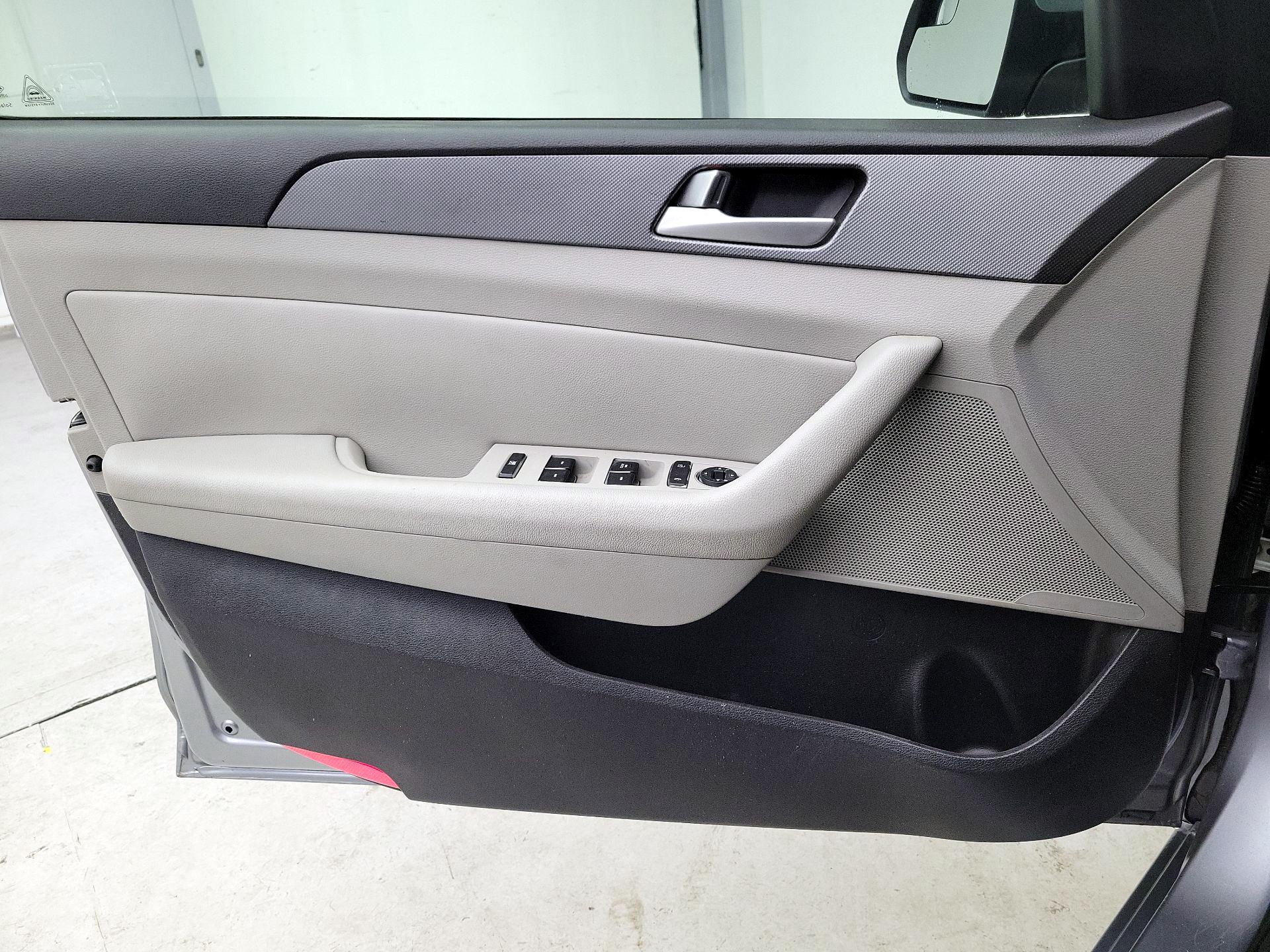 Thumbnail: 2015 Hyundai Sonata - 12