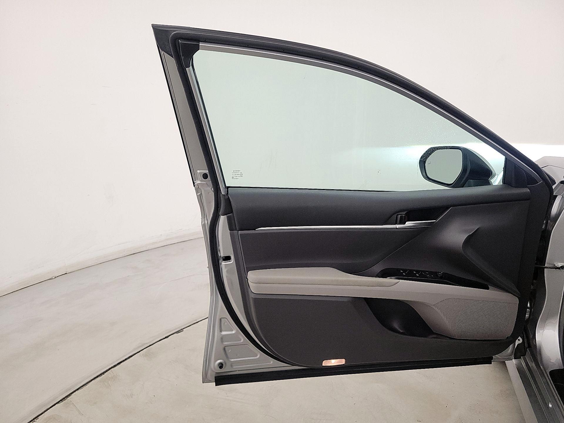 Thumbnail: 2019 Toyota Camry - 12