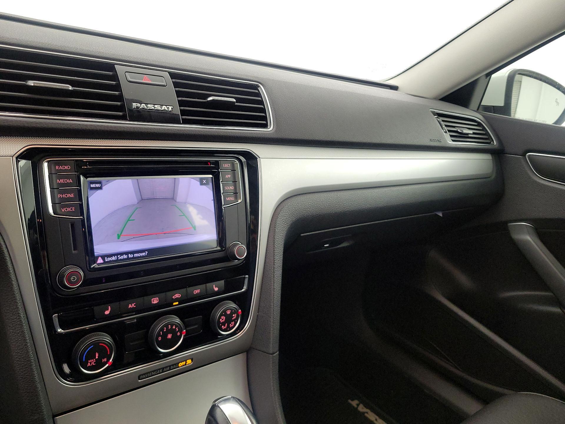 Thumbnail: 2019 Volkswagen Passat - 14