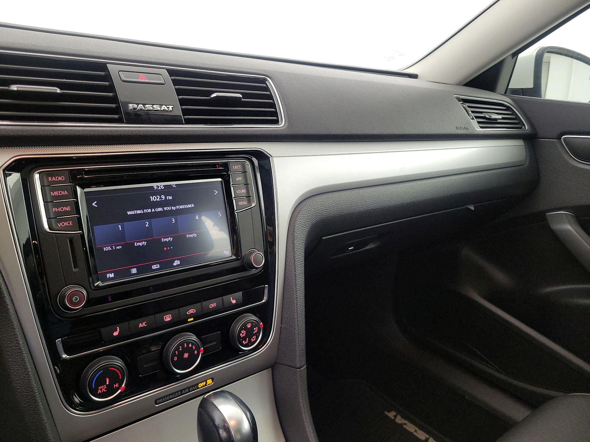 Thumbnail: 2019 Volkswagen Passat - 15