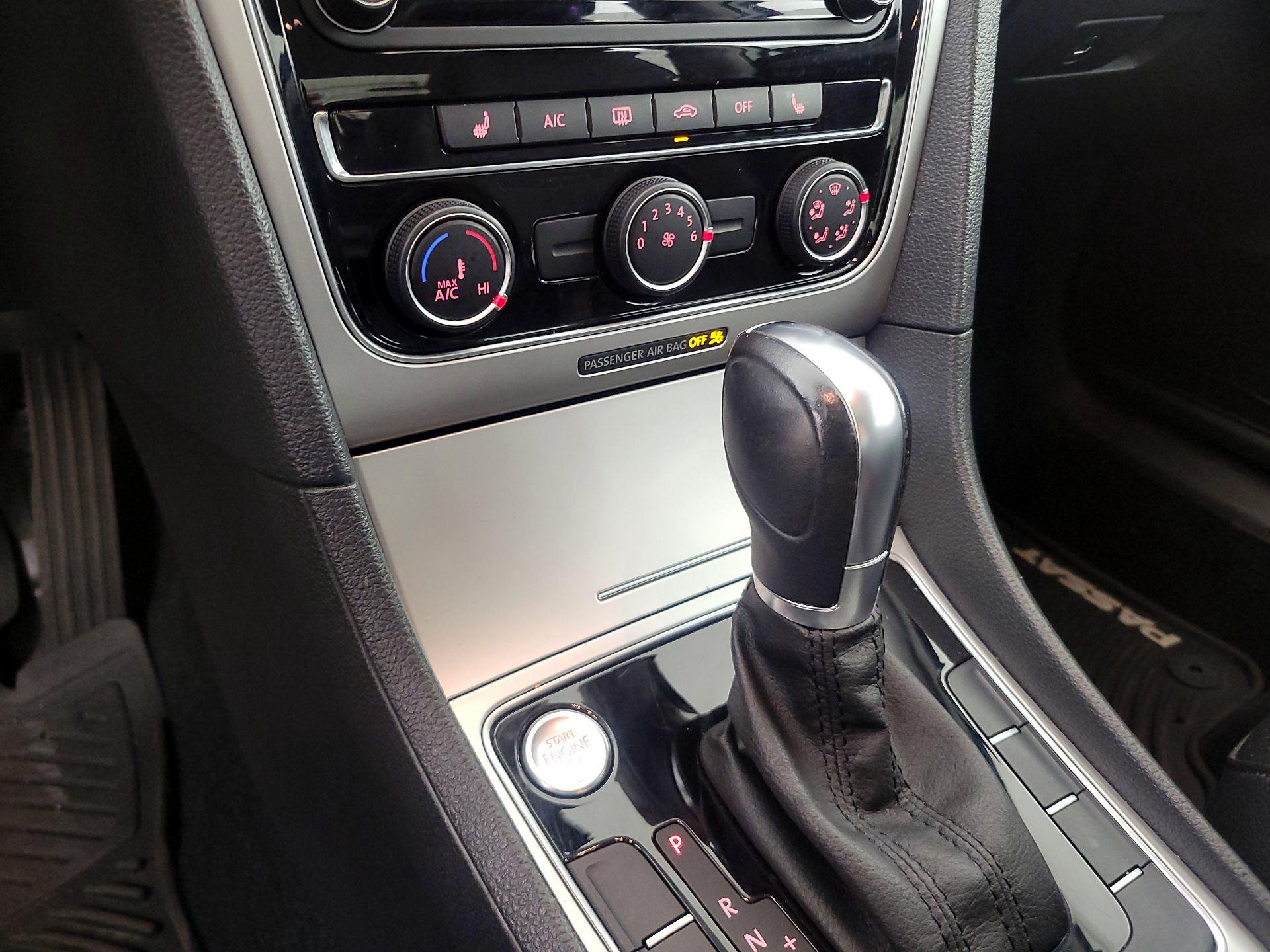 Thumbnail: 2019 Volkswagen Passat - 16