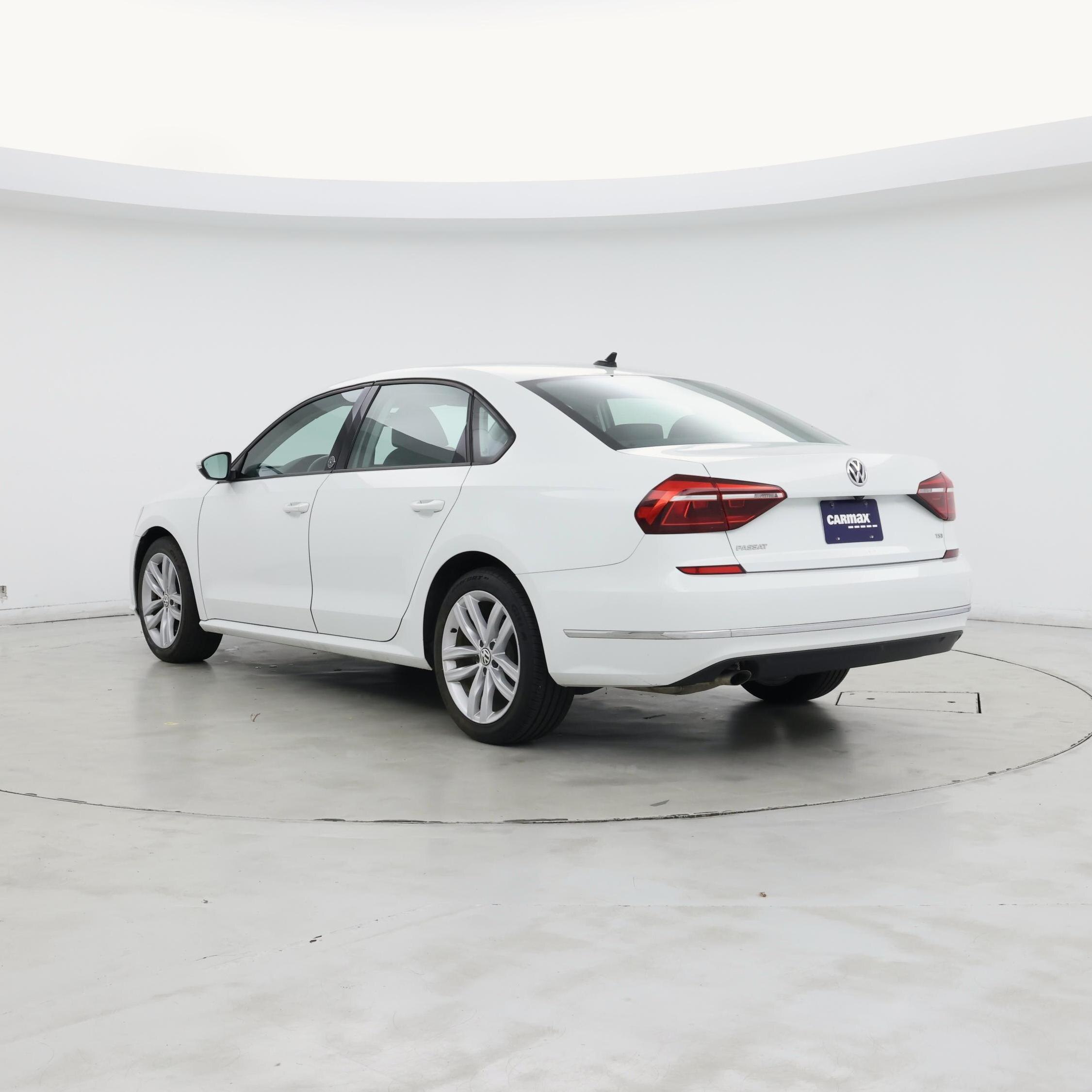 Thumbnail: 2019 Volkswagen Passat - 2