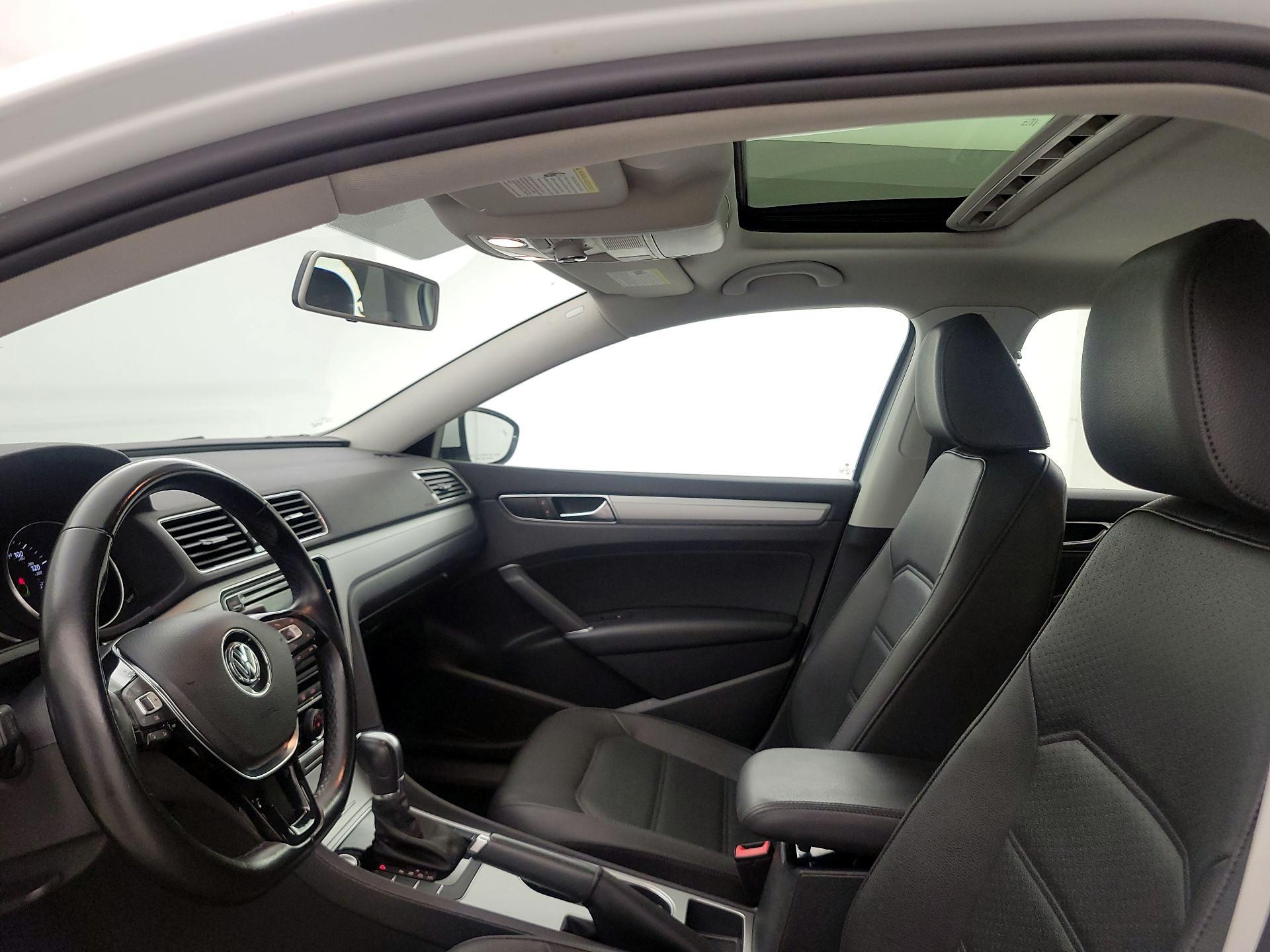 Thumbnail: 2019 Volkswagen Passat - 19