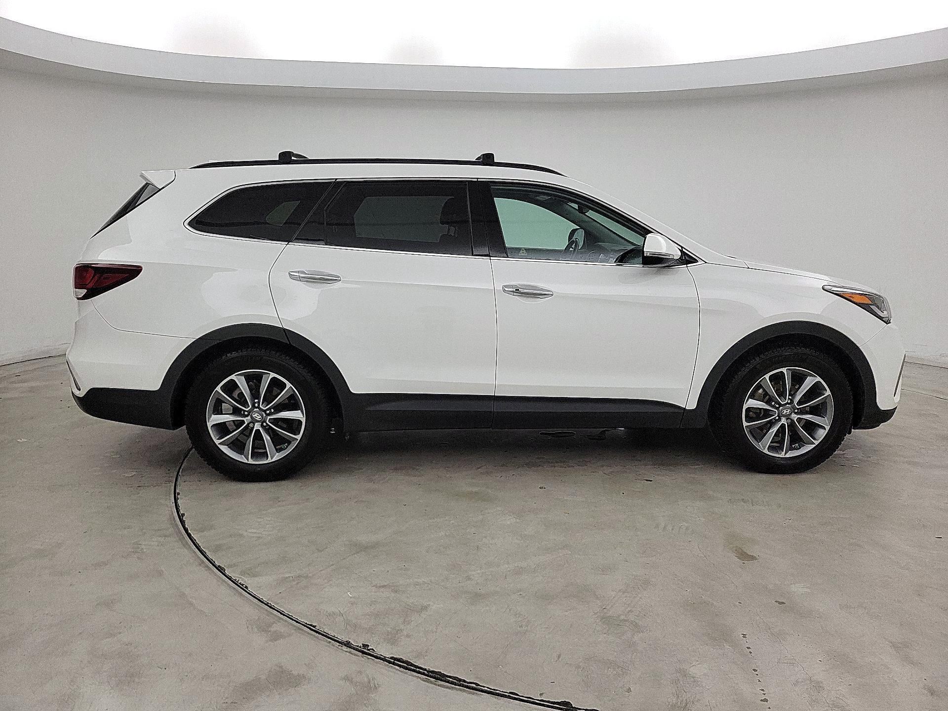 Thumbnail: 2017 Hyundai Santa Fe - 4