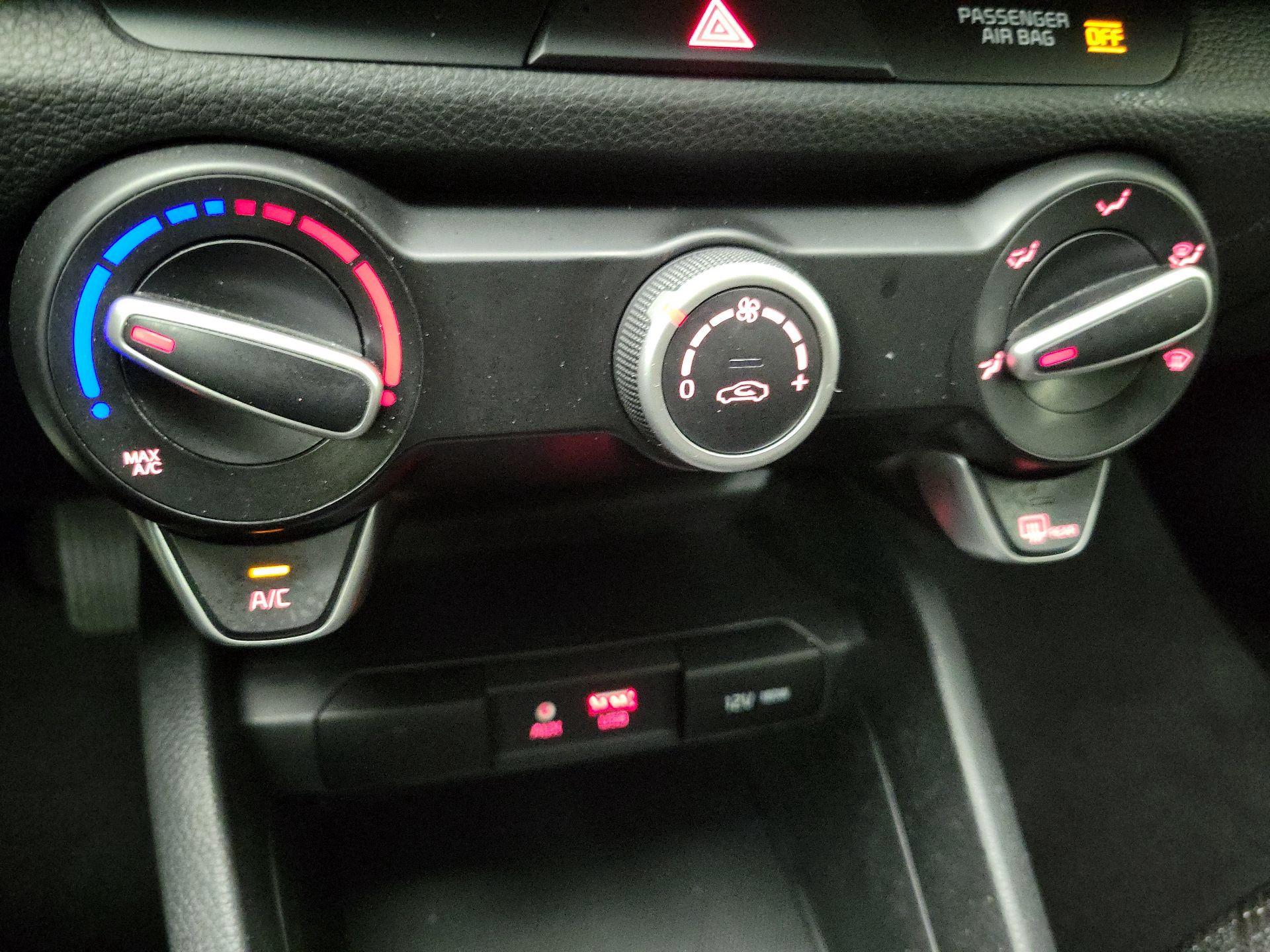 Thumbnail: 2018 Kia Rio5 - 15