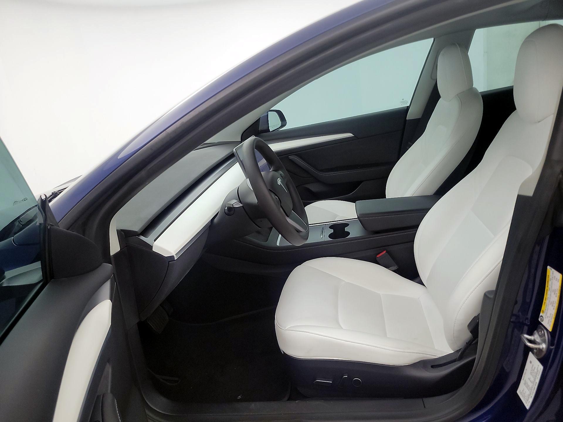 Thumbnail: 2022 Tesla Model 3 - 11