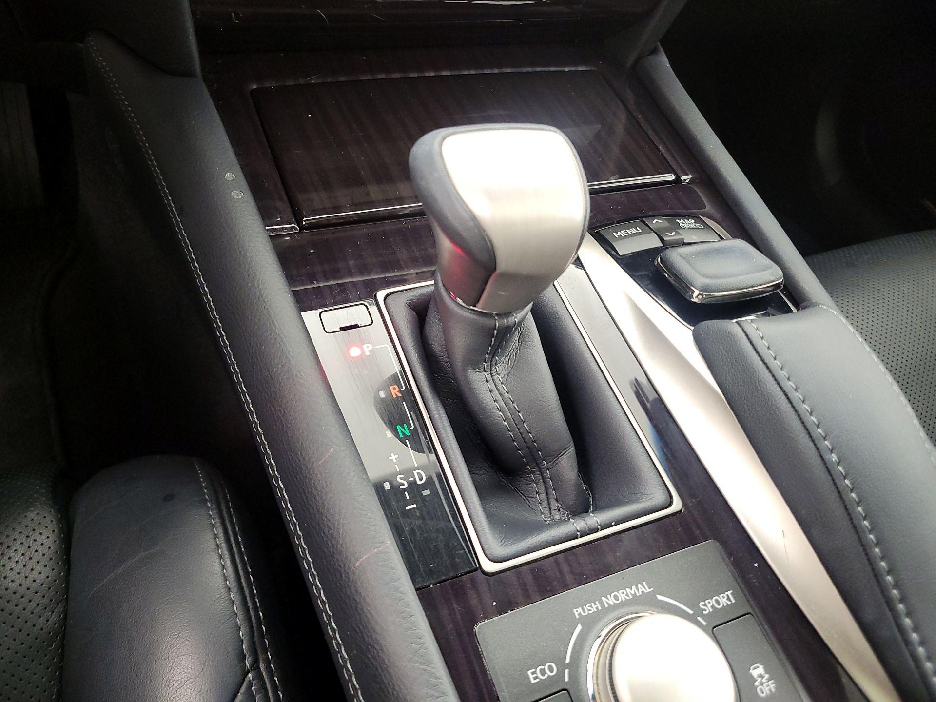 Thumbnail: 2015 Lexus LS - 18