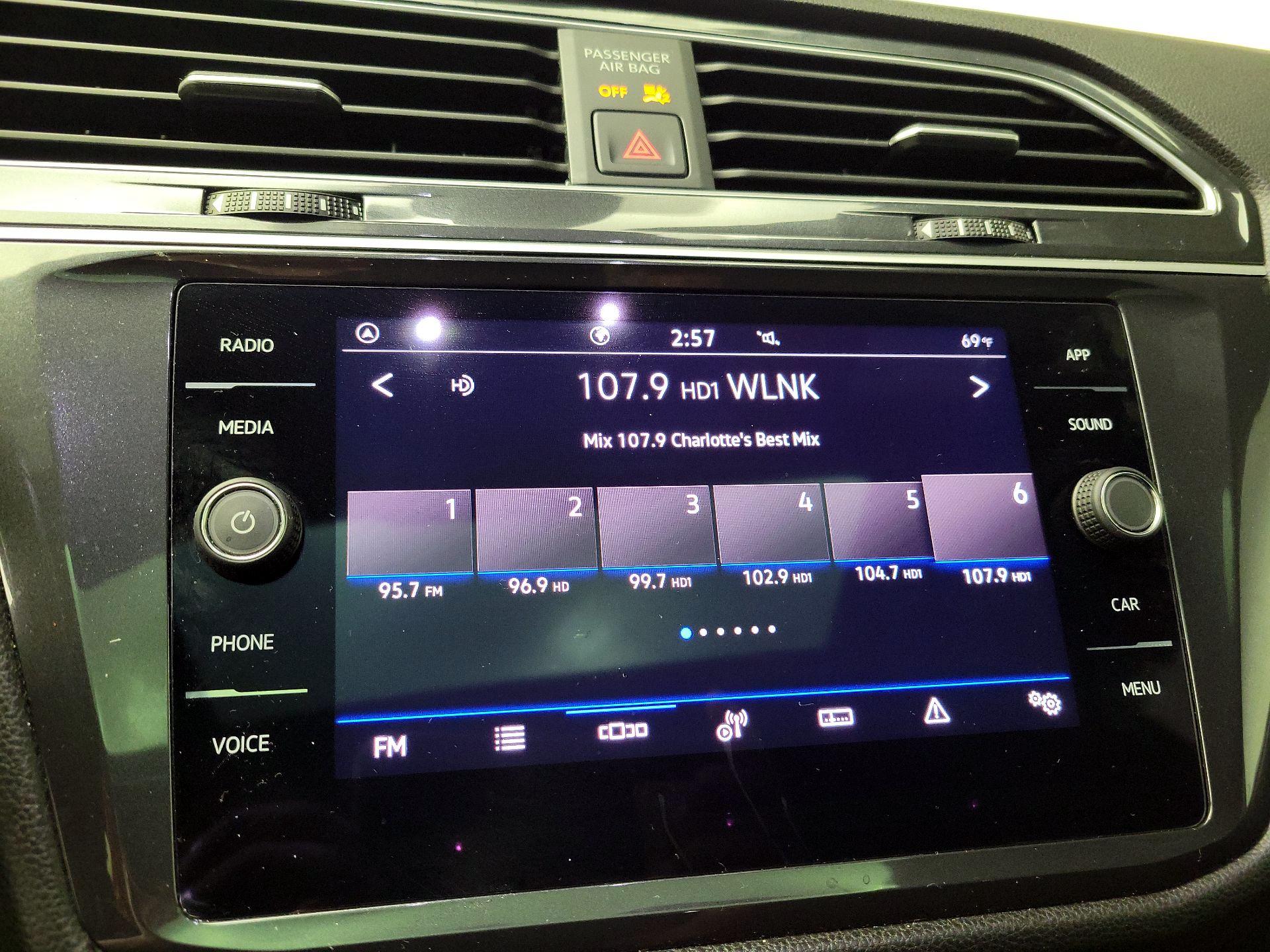 Thumbnail: 2023 Volkswagen Tiguan - 15