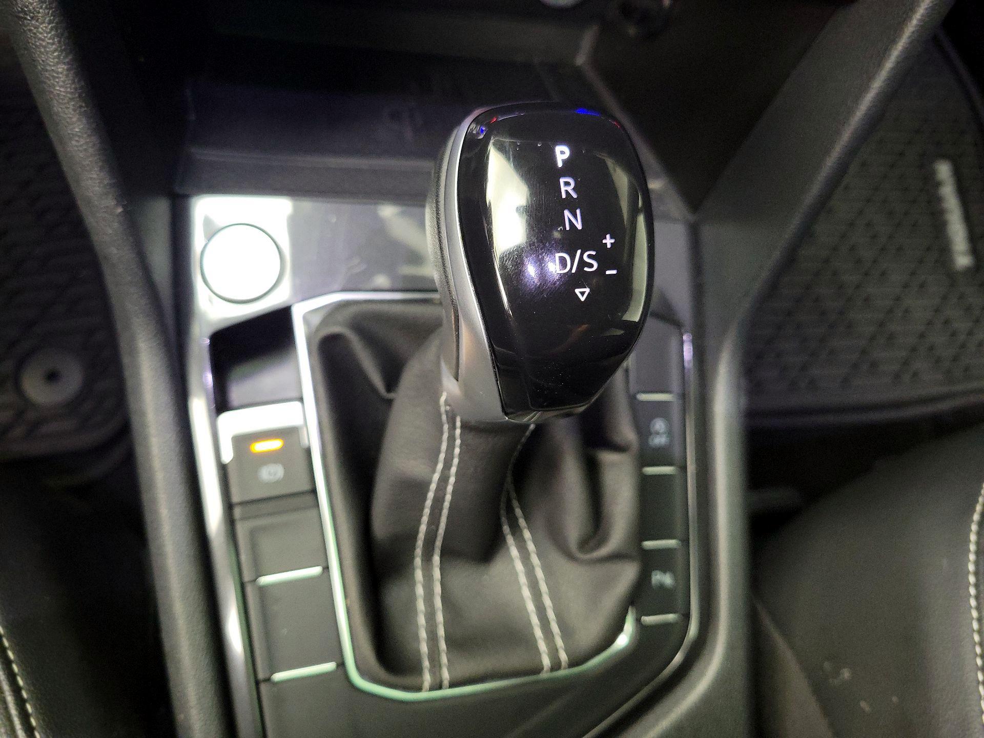 Thumbnail: 2023 Volkswagen Tiguan - 17