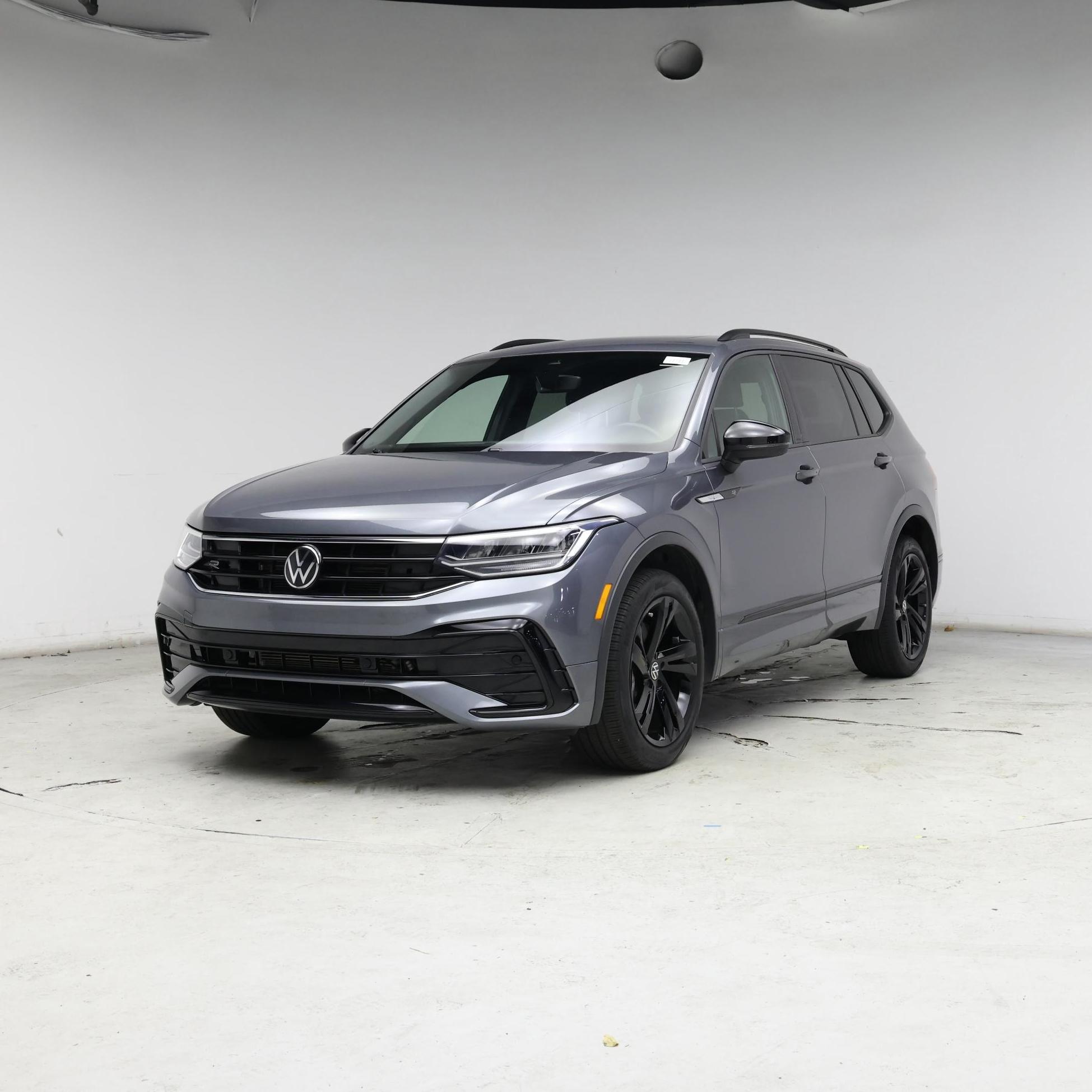 Thumbnail: 2023 Volkswagen Tiguan - 4