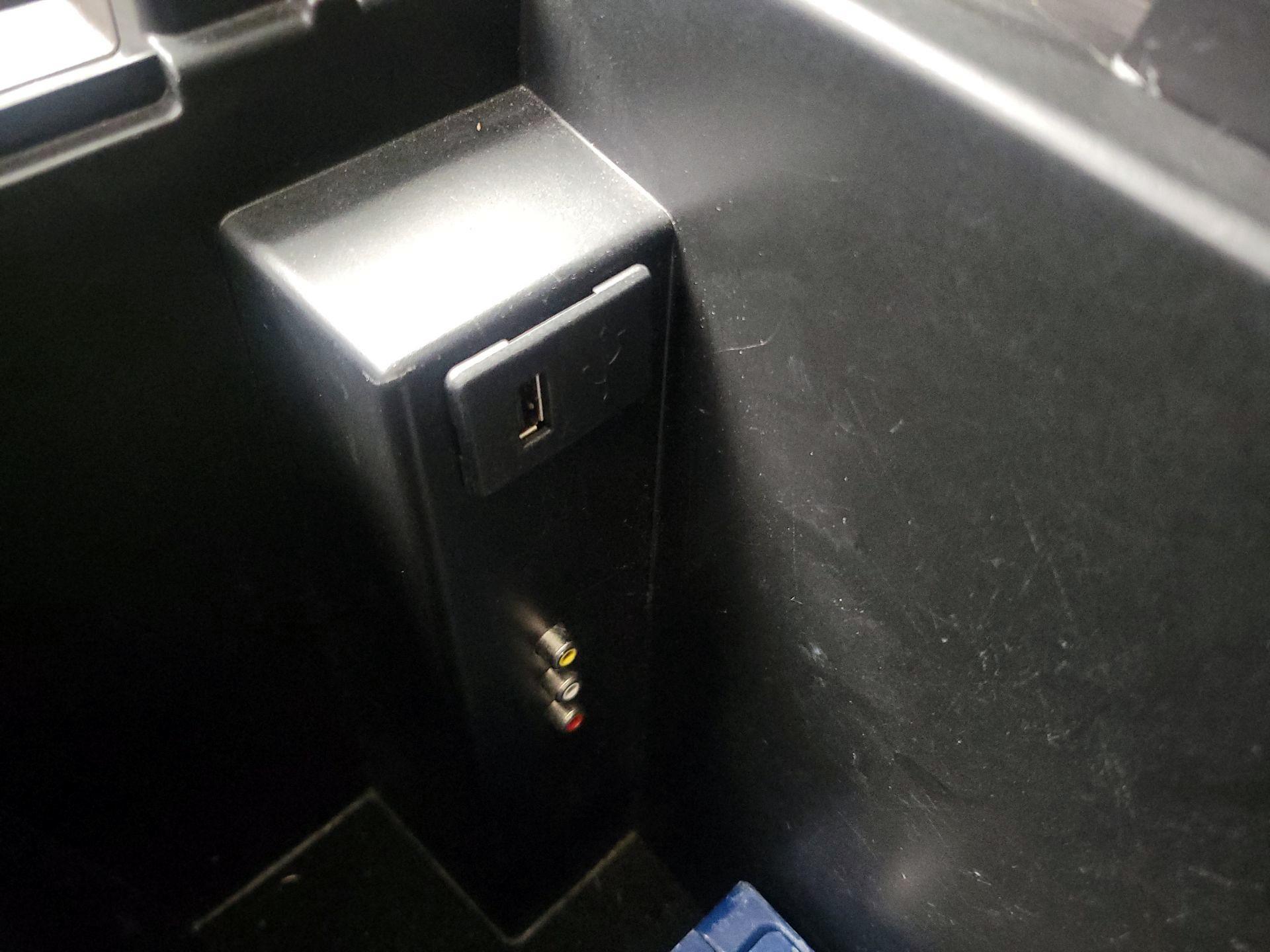 Thumbnail: 2015 Nissan Armada - 19