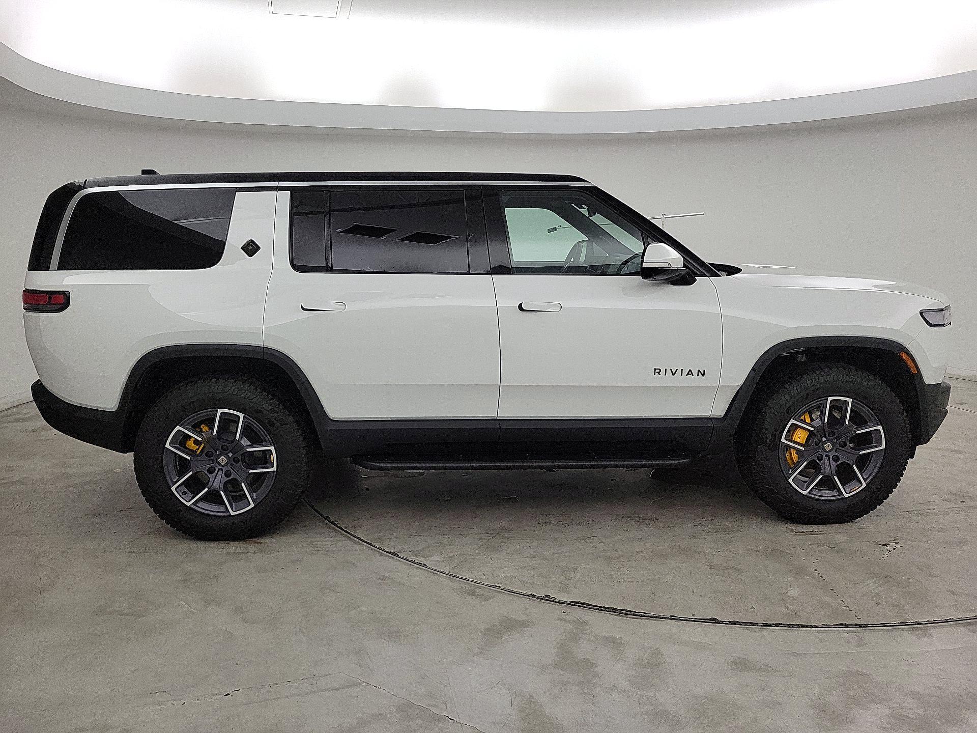 Thumbnail: 2024 Rivian R1S - 4