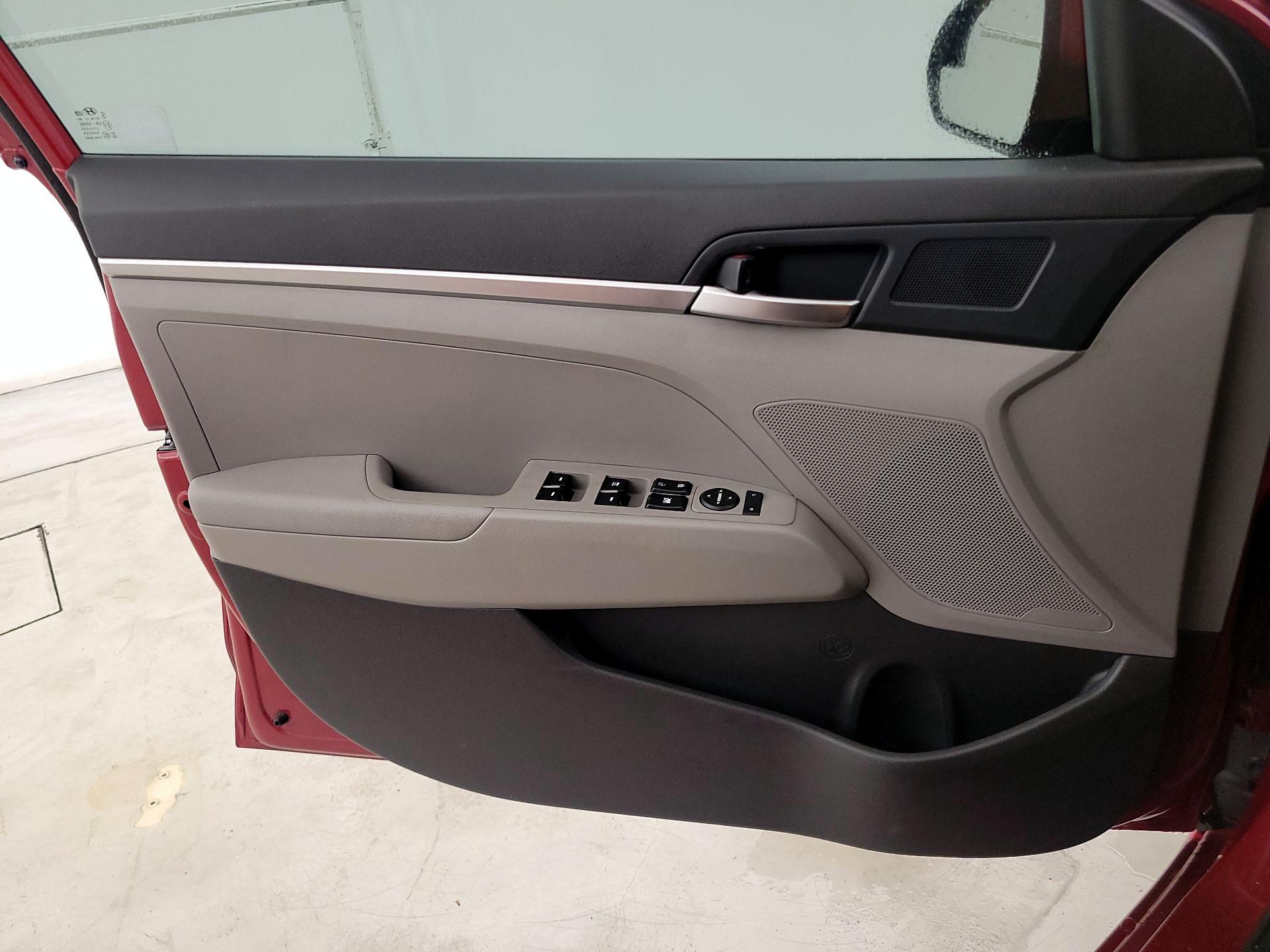 Thumbnail: 2020 Hyundai Elantra - 10