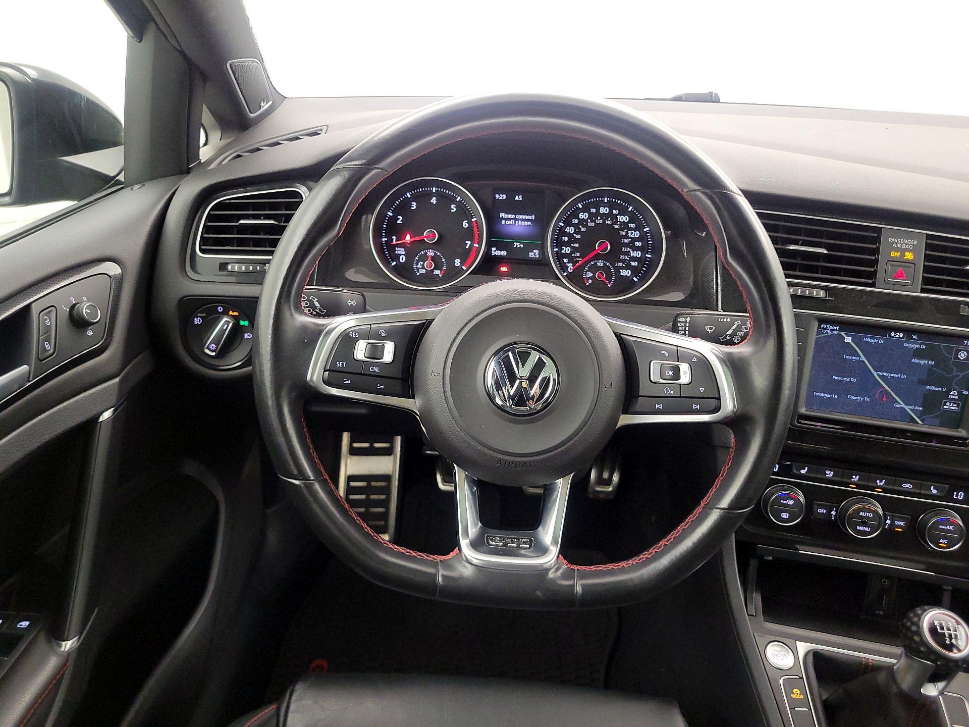 Thumbnail: 2016 Volkswagen Golf - 10