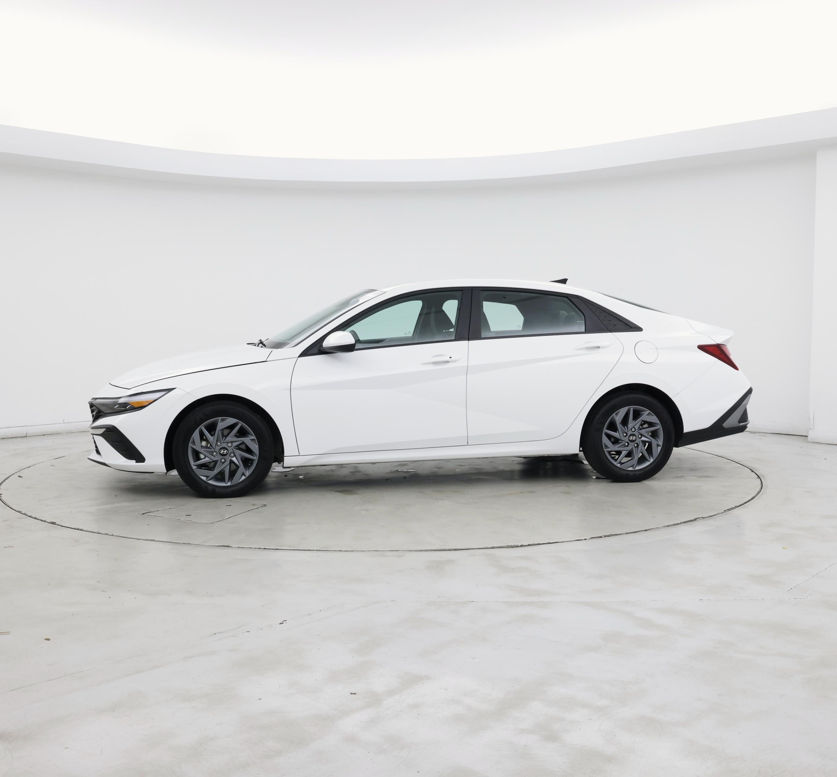 Thumbnail: 2024 Hyundai Elantra - 3