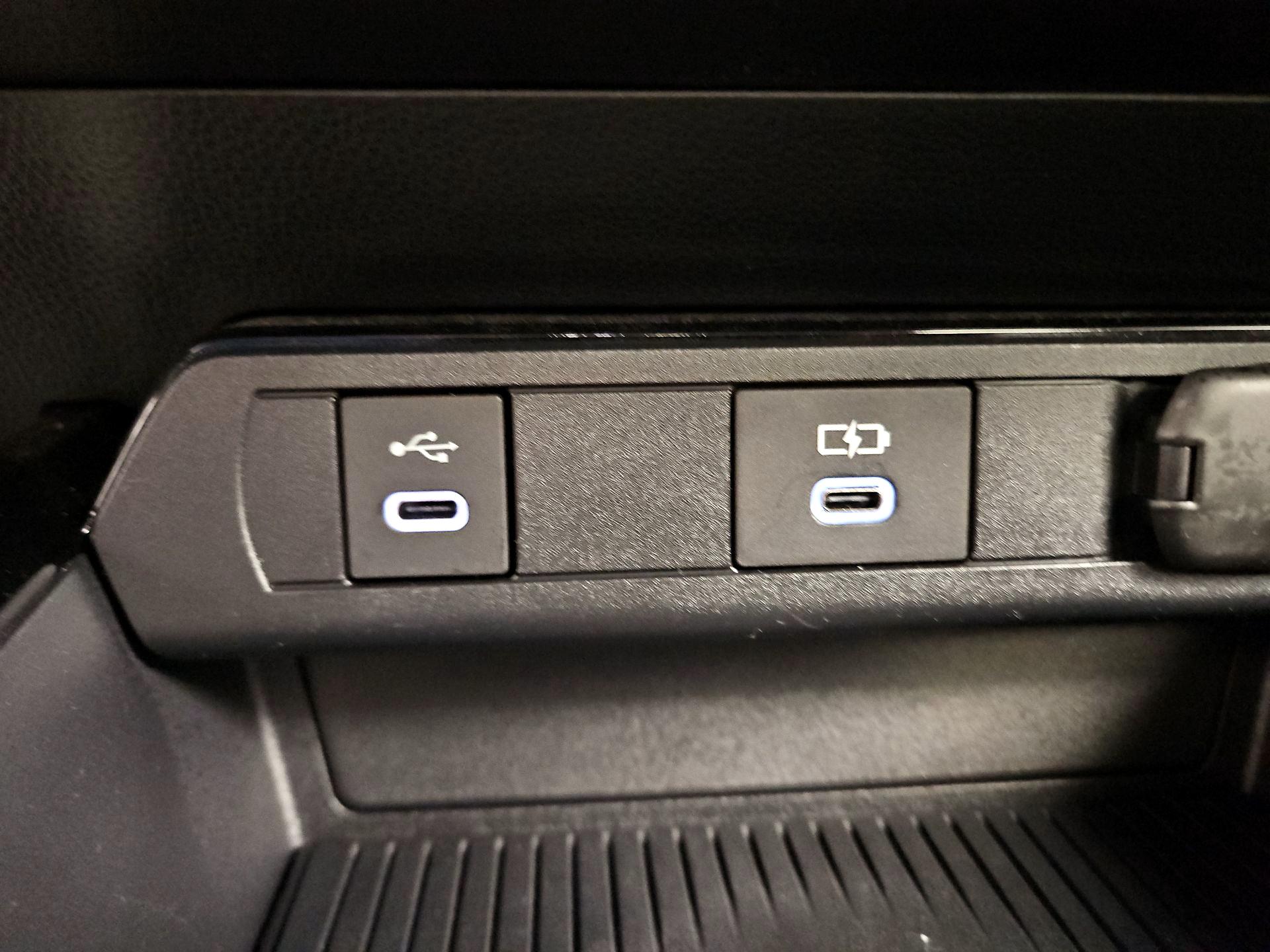 Thumbnail: 2024 Toyota Prius - 18