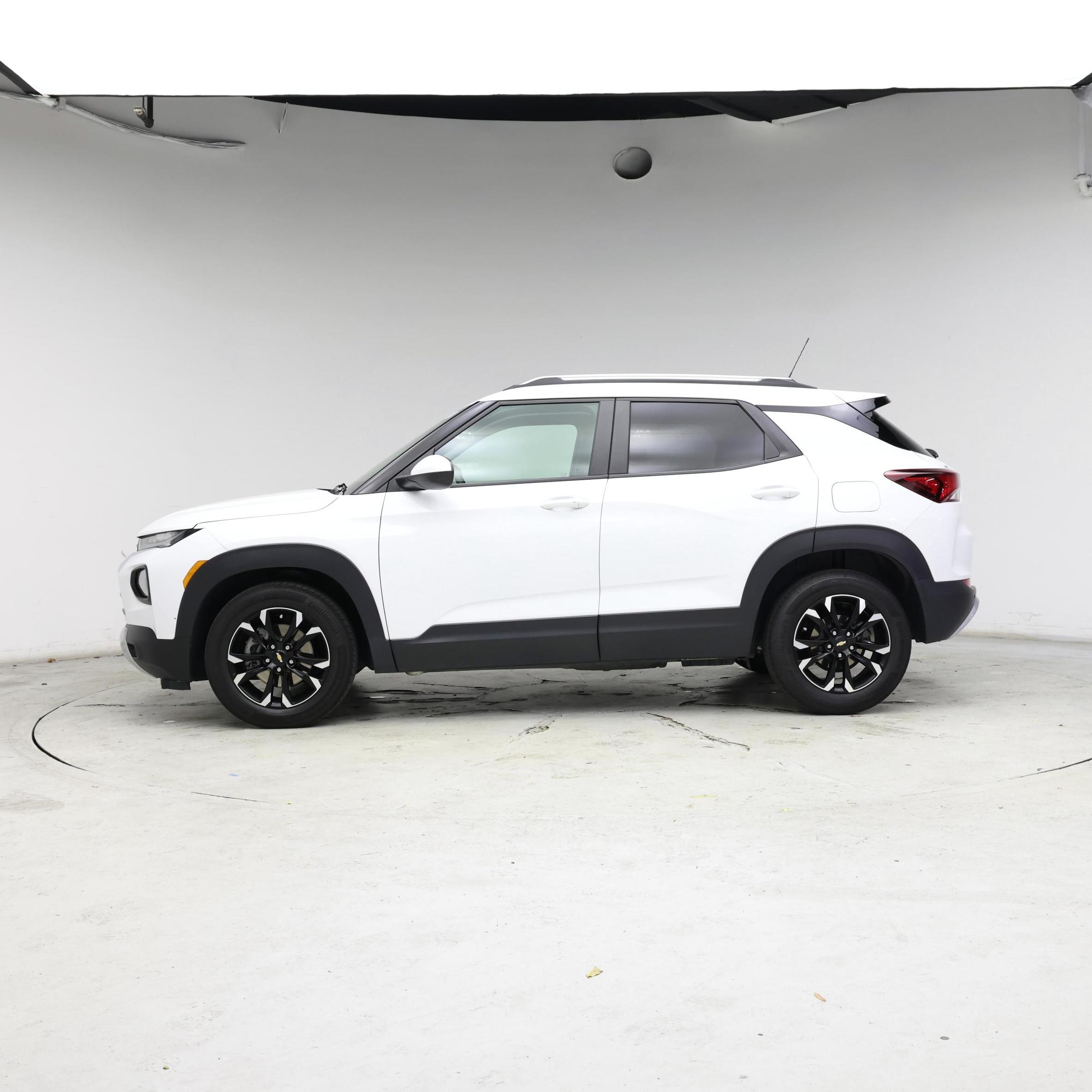 Thumbnail: 2021 Chevrolet TrailBlazer - 3