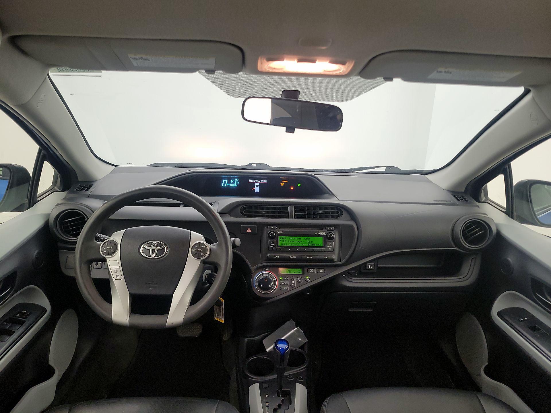 Thumbnail: 2014 Toyota Prius c - 9