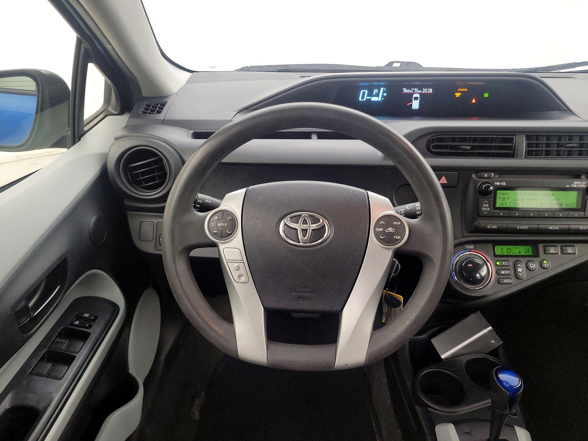 Thumbnail: 2014 Toyota Prius c - 10