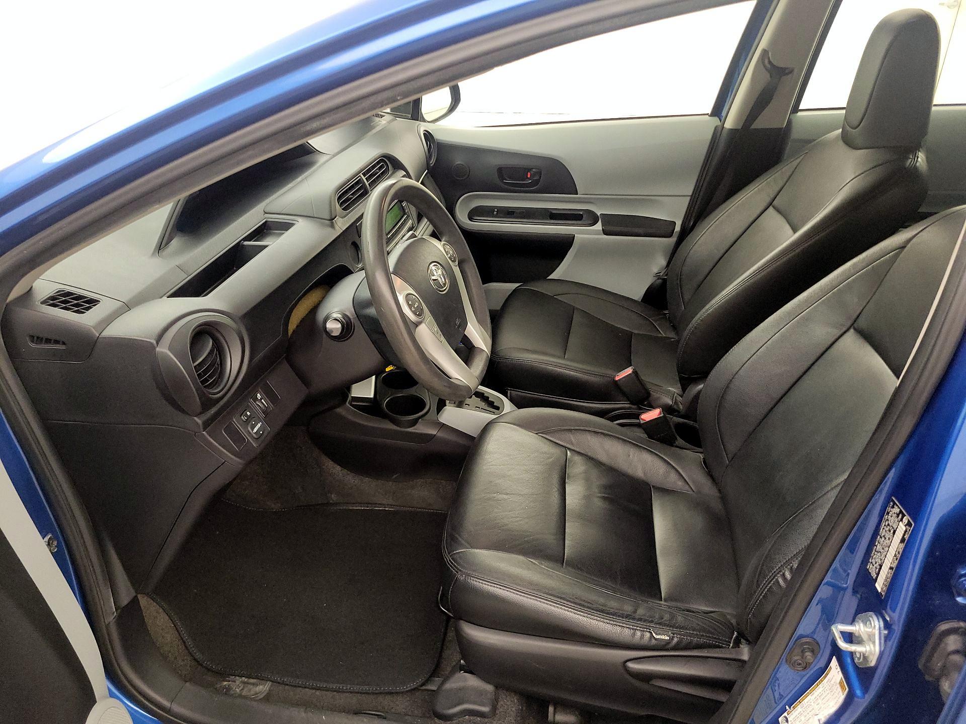 Thumbnail: 2014 Toyota Prius c - 11