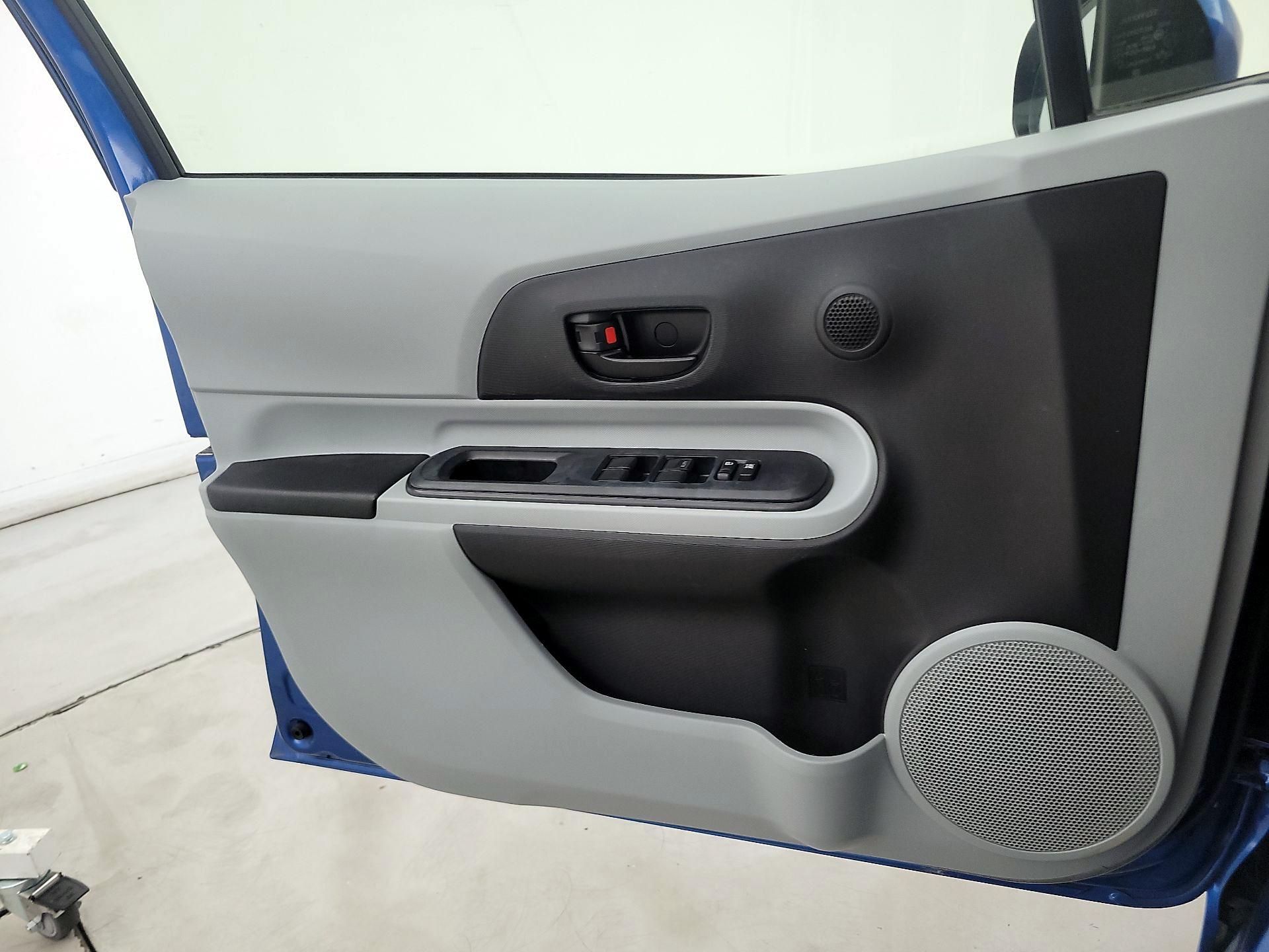 Thumbnail: 2014 Toyota Prius c - 12