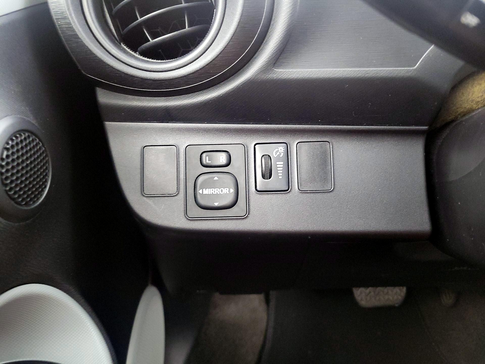 Thumbnail: 2014 Toyota Prius c - 13