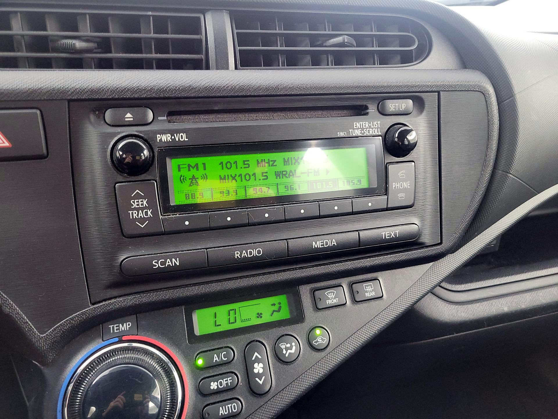 Thumbnail: 2014 Toyota Prius c - 14