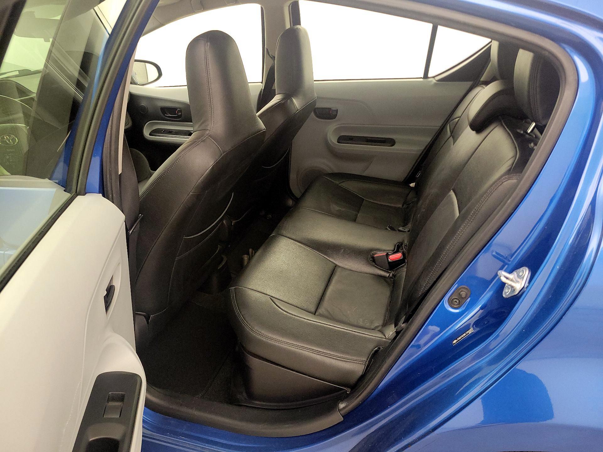 Thumbnail: 2014 Toyota Prius c - 18