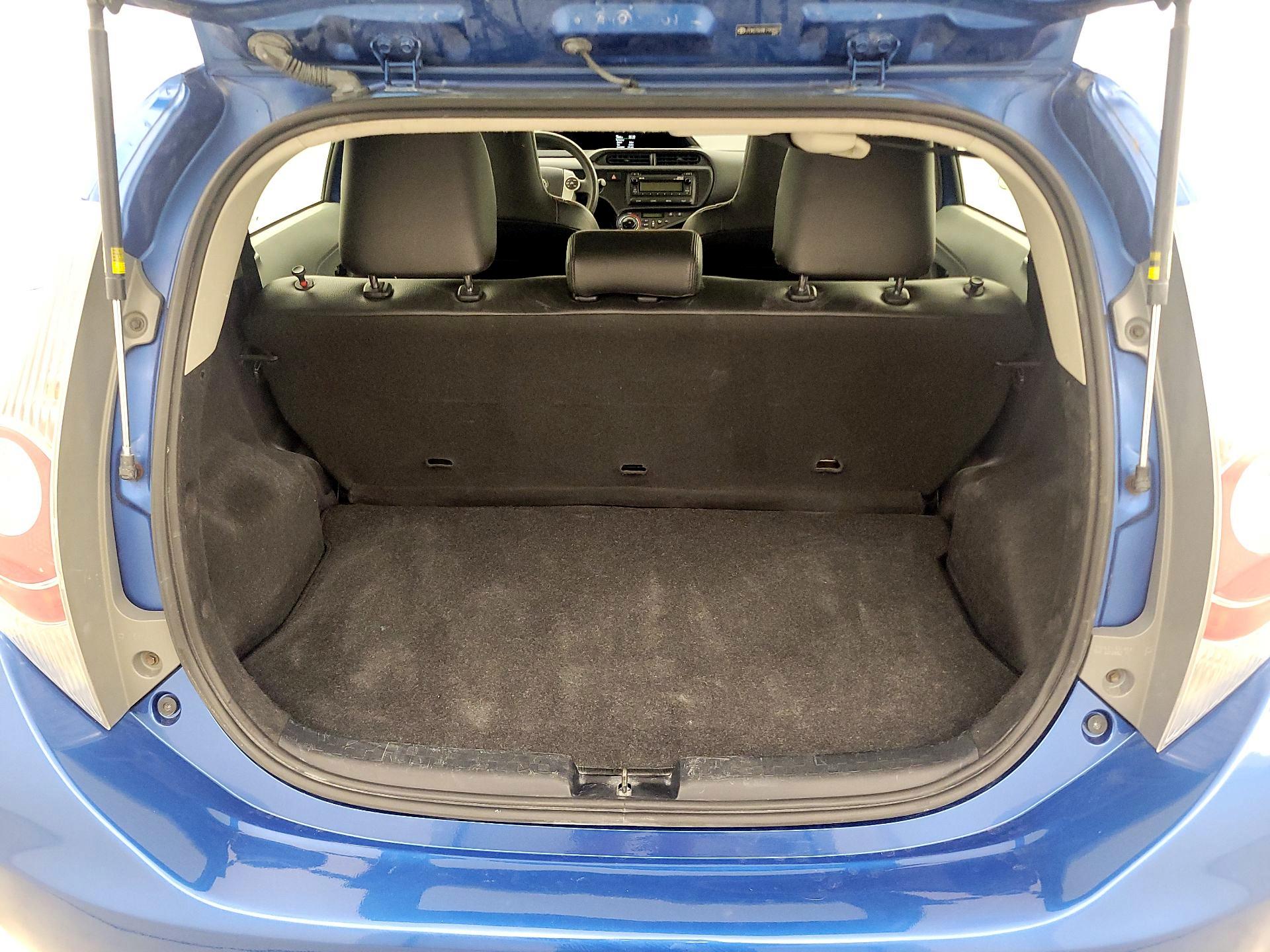 Thumbnail: 2014 Toyota Prius c - 19