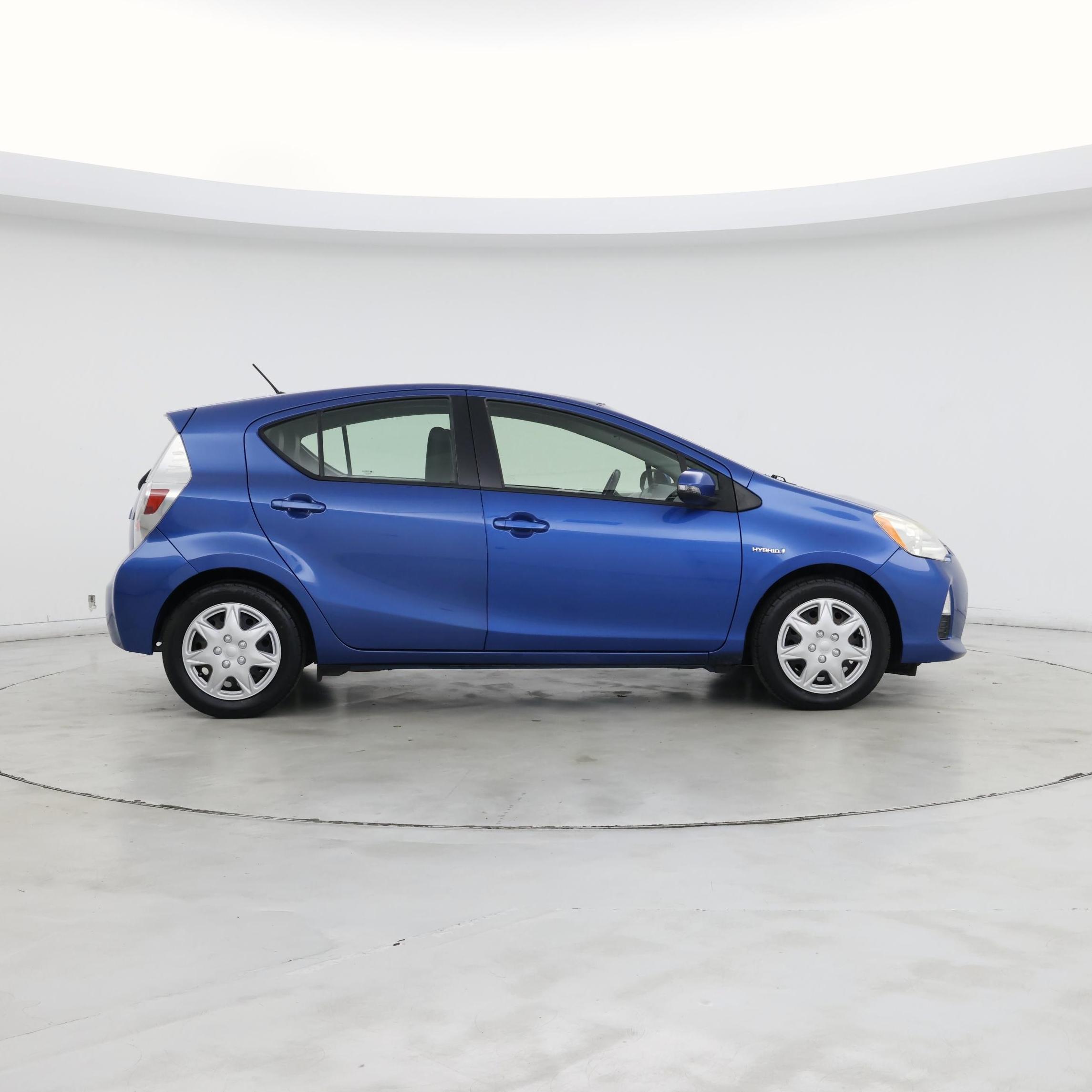 Thumbnail: 2014 Toyota Prius c - 7