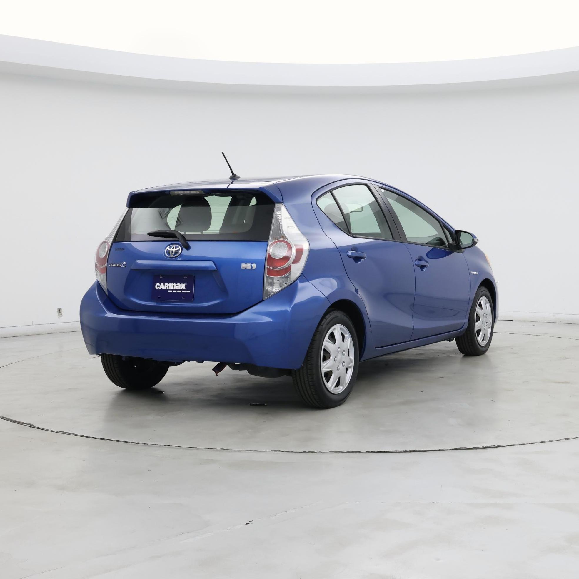 Thumbnail: 2014 Toyota Prius c - 8