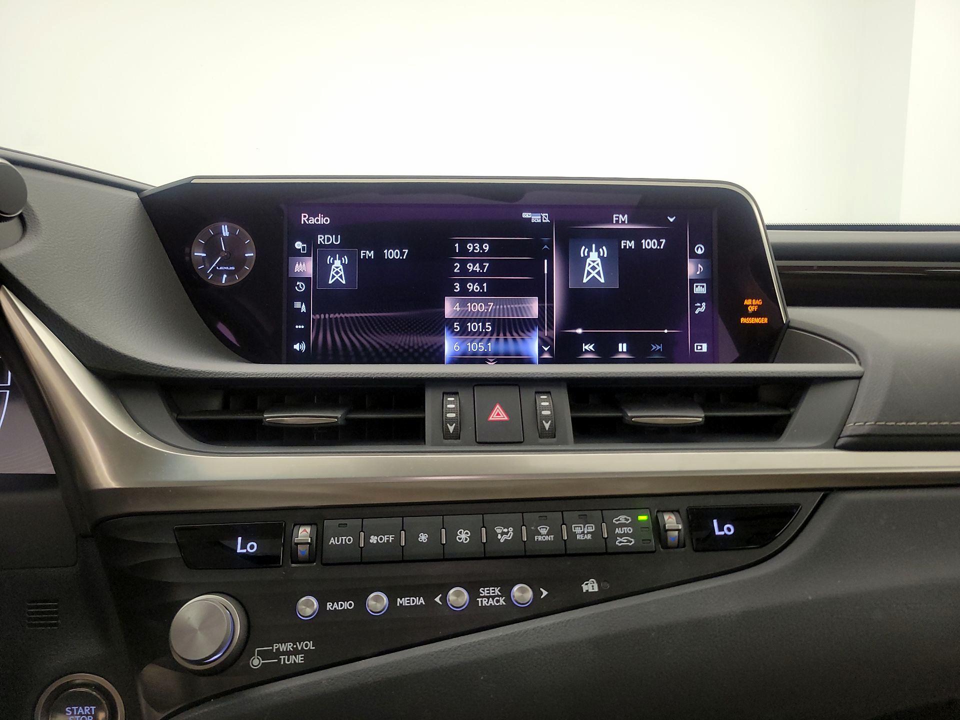 Thumbnail: 2021 Lexus ES - 16