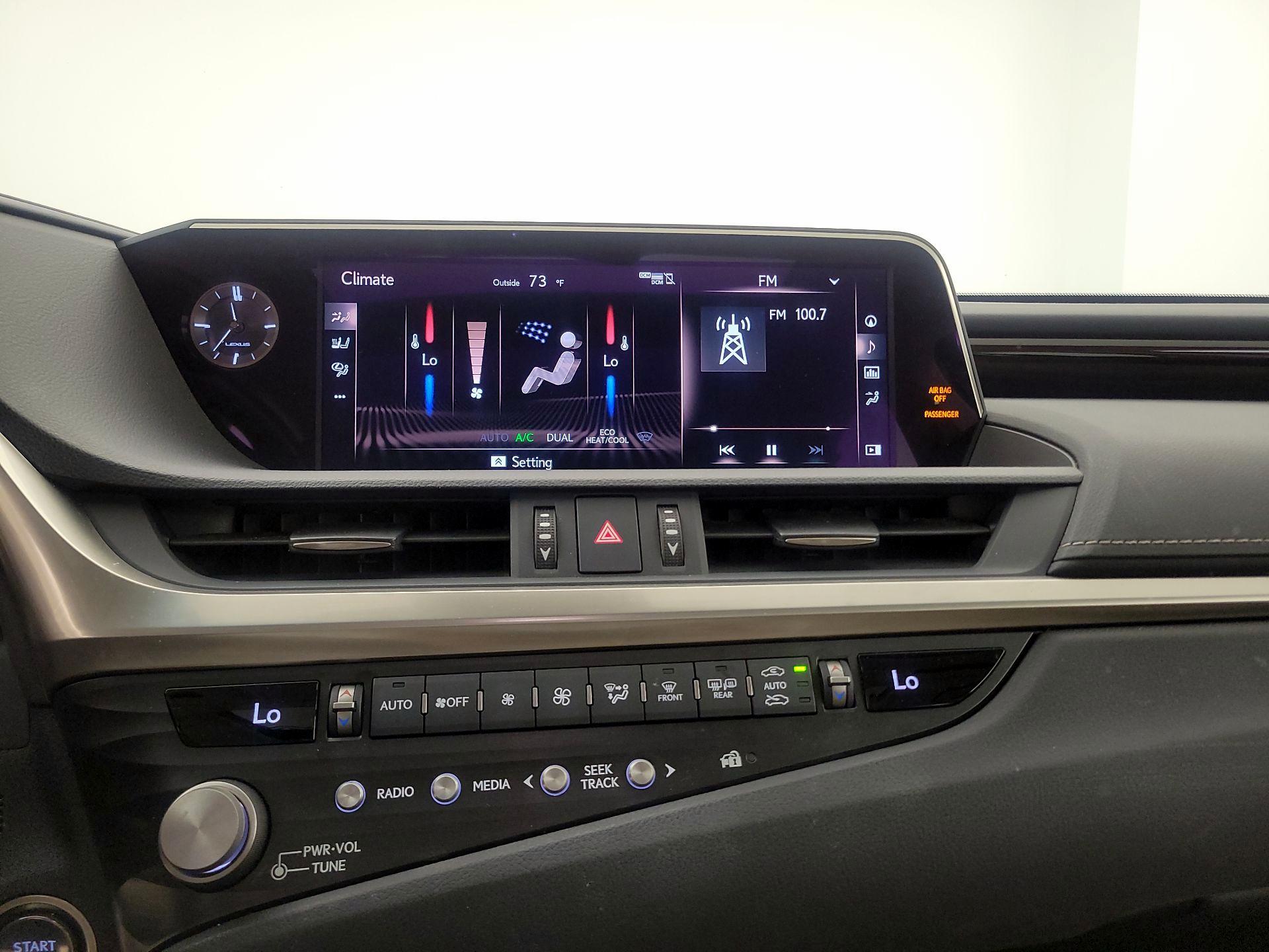 Thumbnail: 2021 Lexus ES - 17
