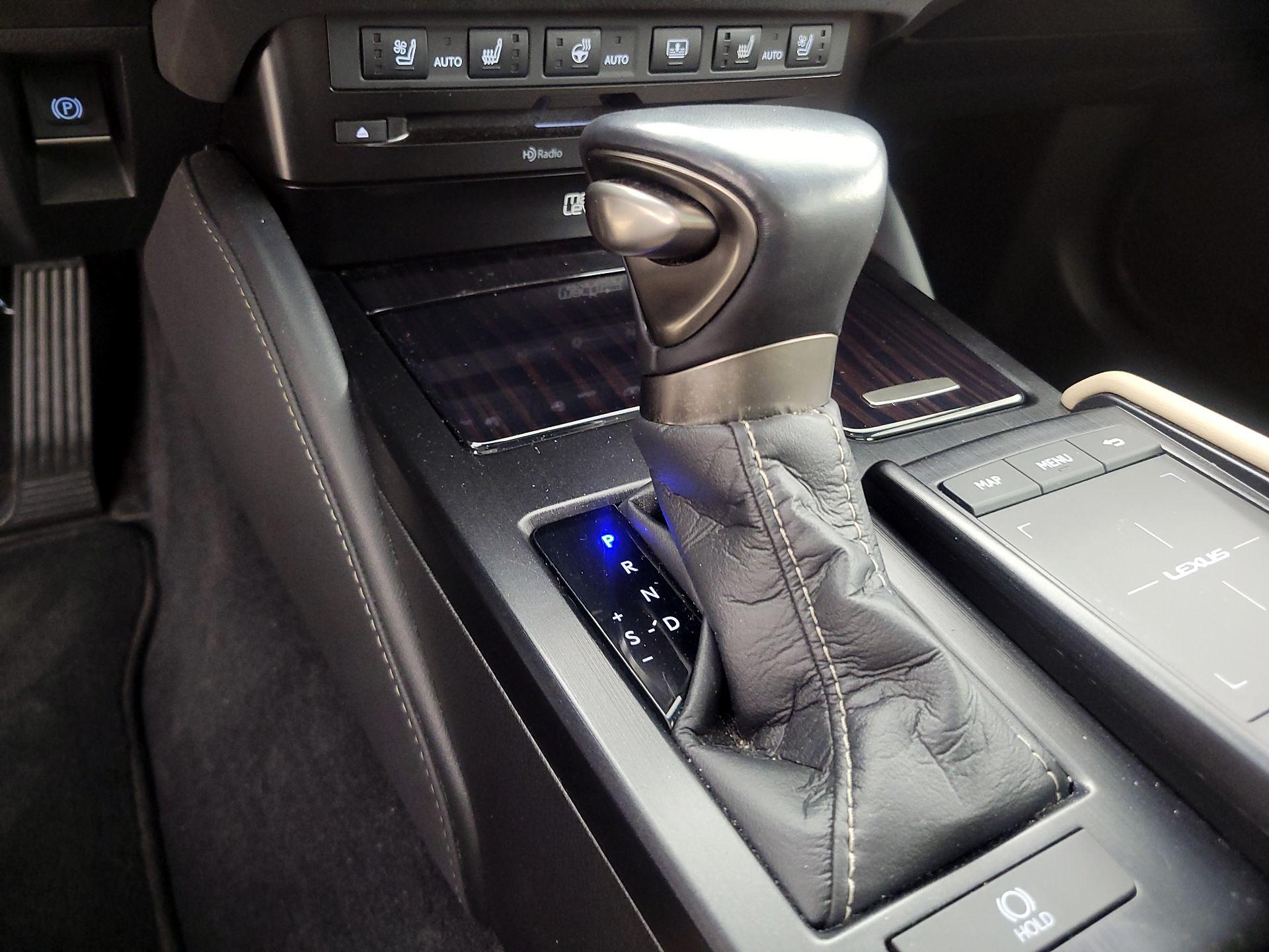 Thumbnail: 2021 Lexus ES - 18