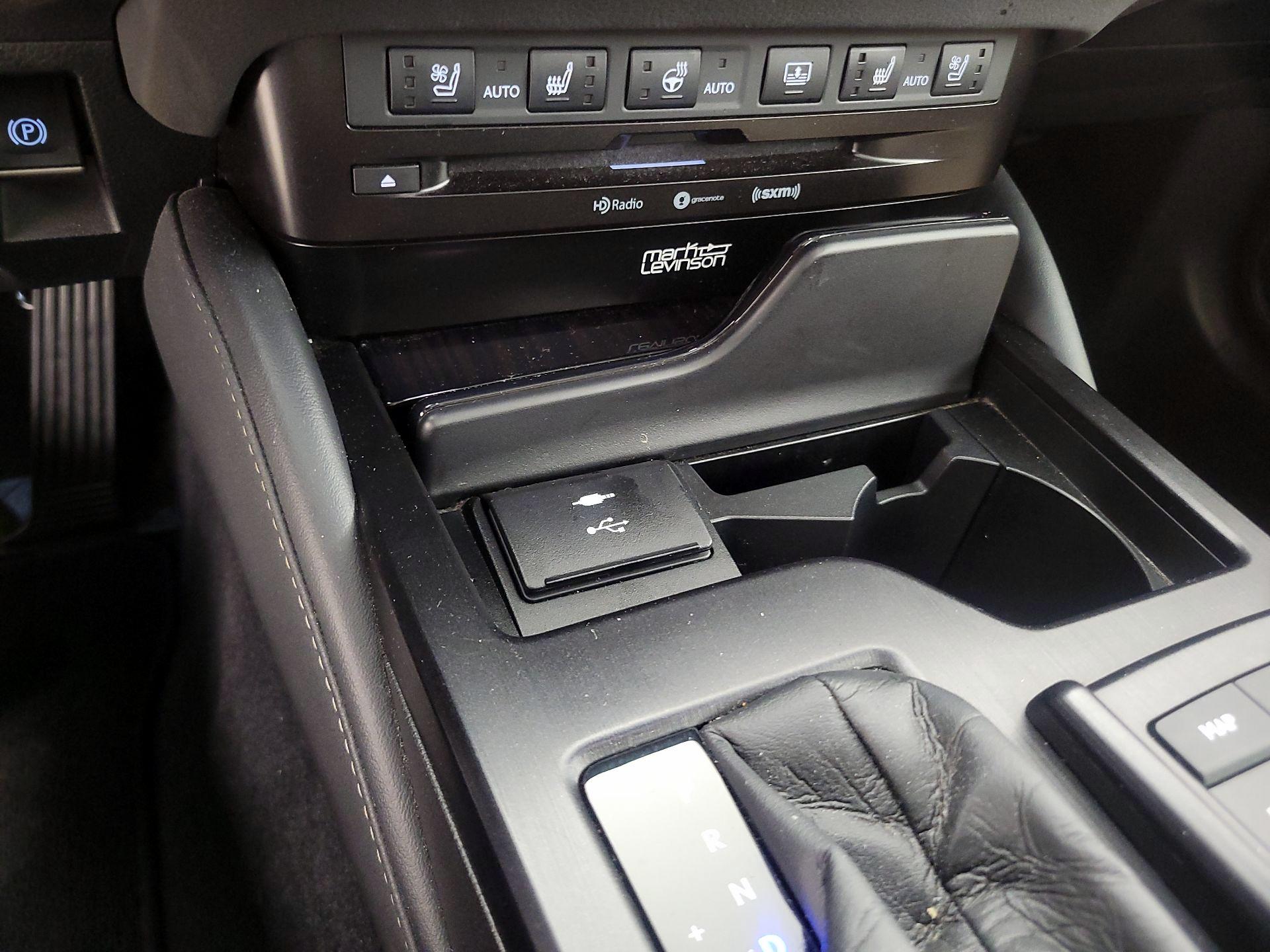 Thumbnail: 2021 Lexus ES - 19