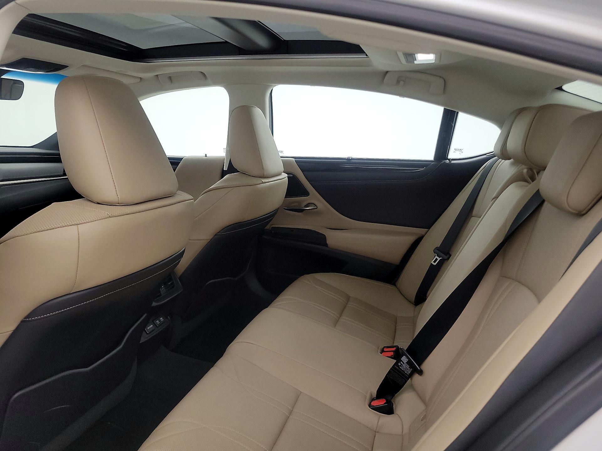 Thumbnail: 2021 Lexus ES - 20