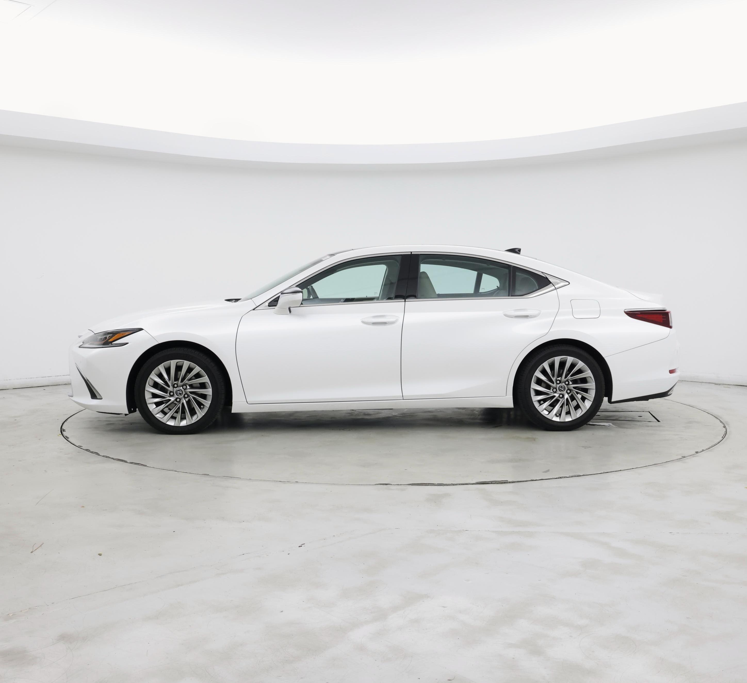 Thumbnail: 2021 Lexus ES - 3