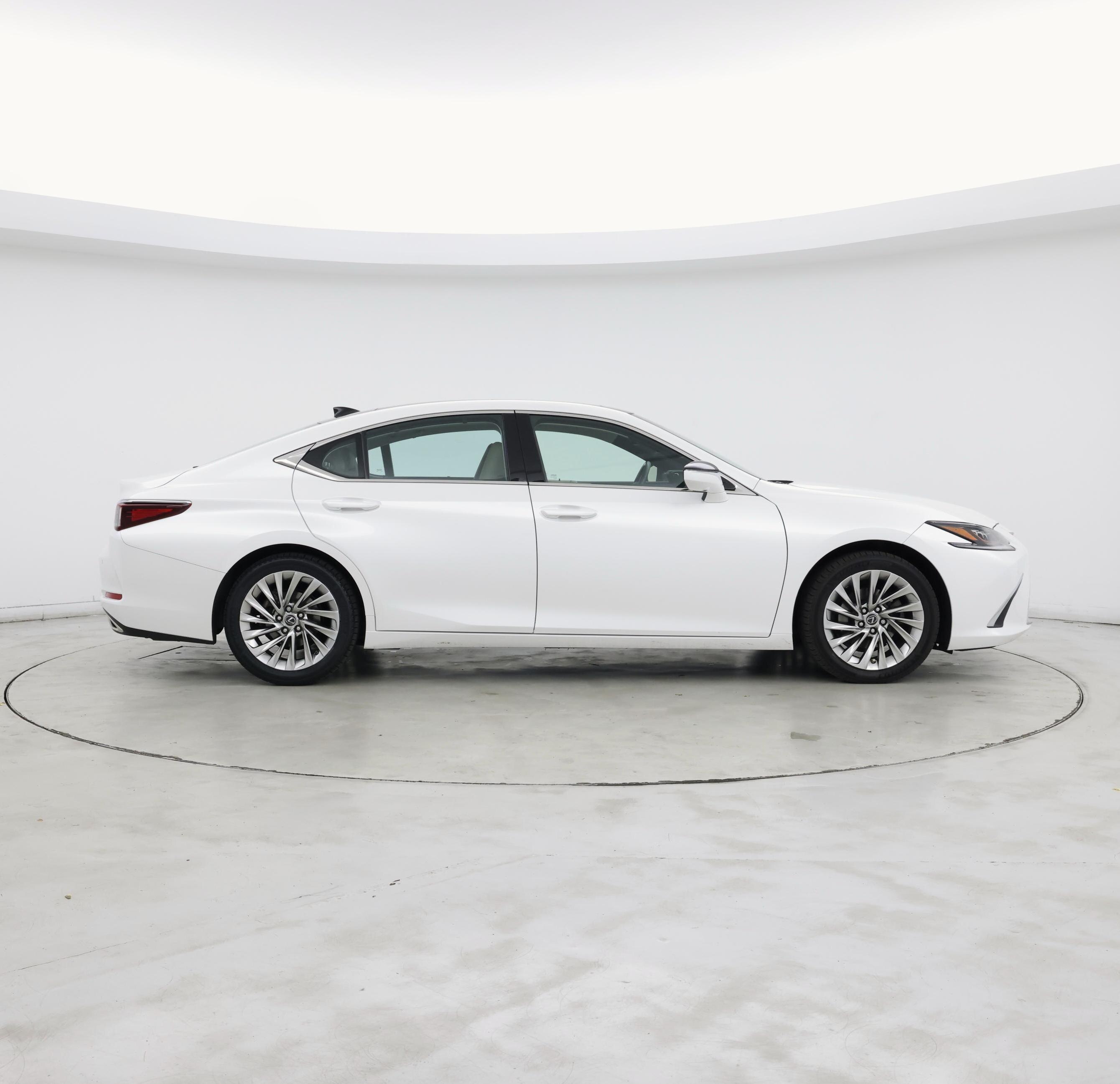 Thumbnail: 2021 Lexus ES - 7
