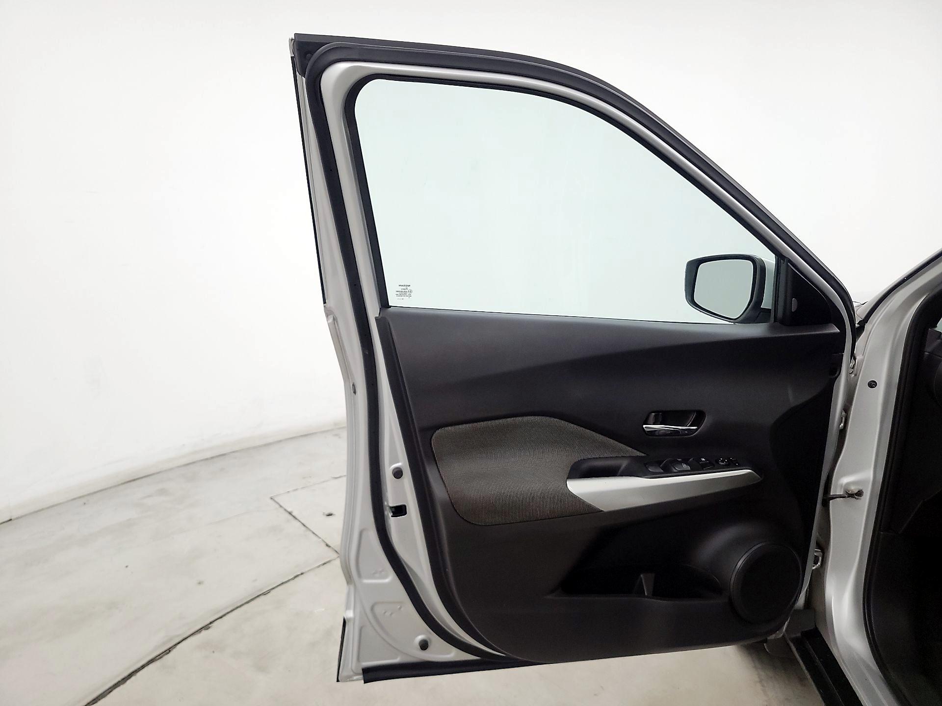 Thumbnail: 2018 Nissan Kicks - 12