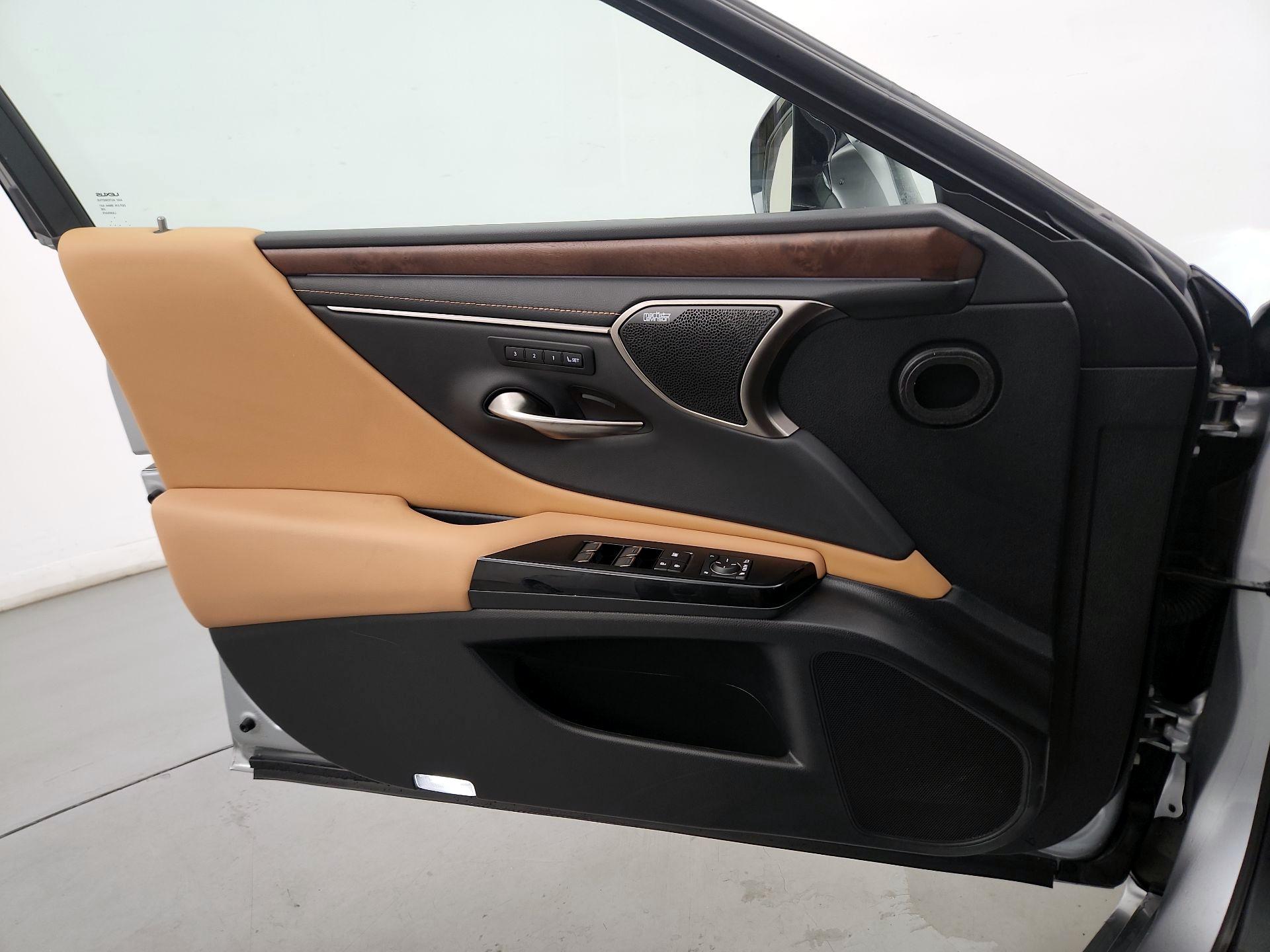 Thumbnail: 2025 Lexus ES - 12