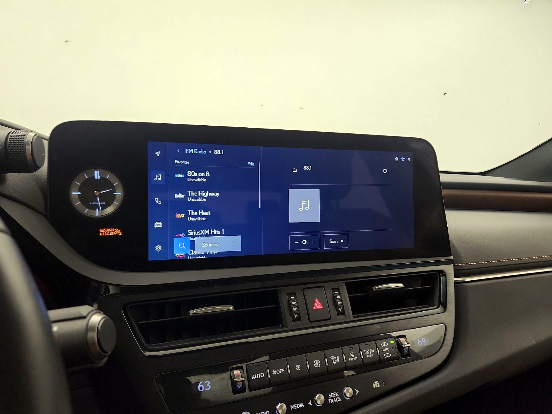 Thumbnail: 2025 Lexus ES - 16