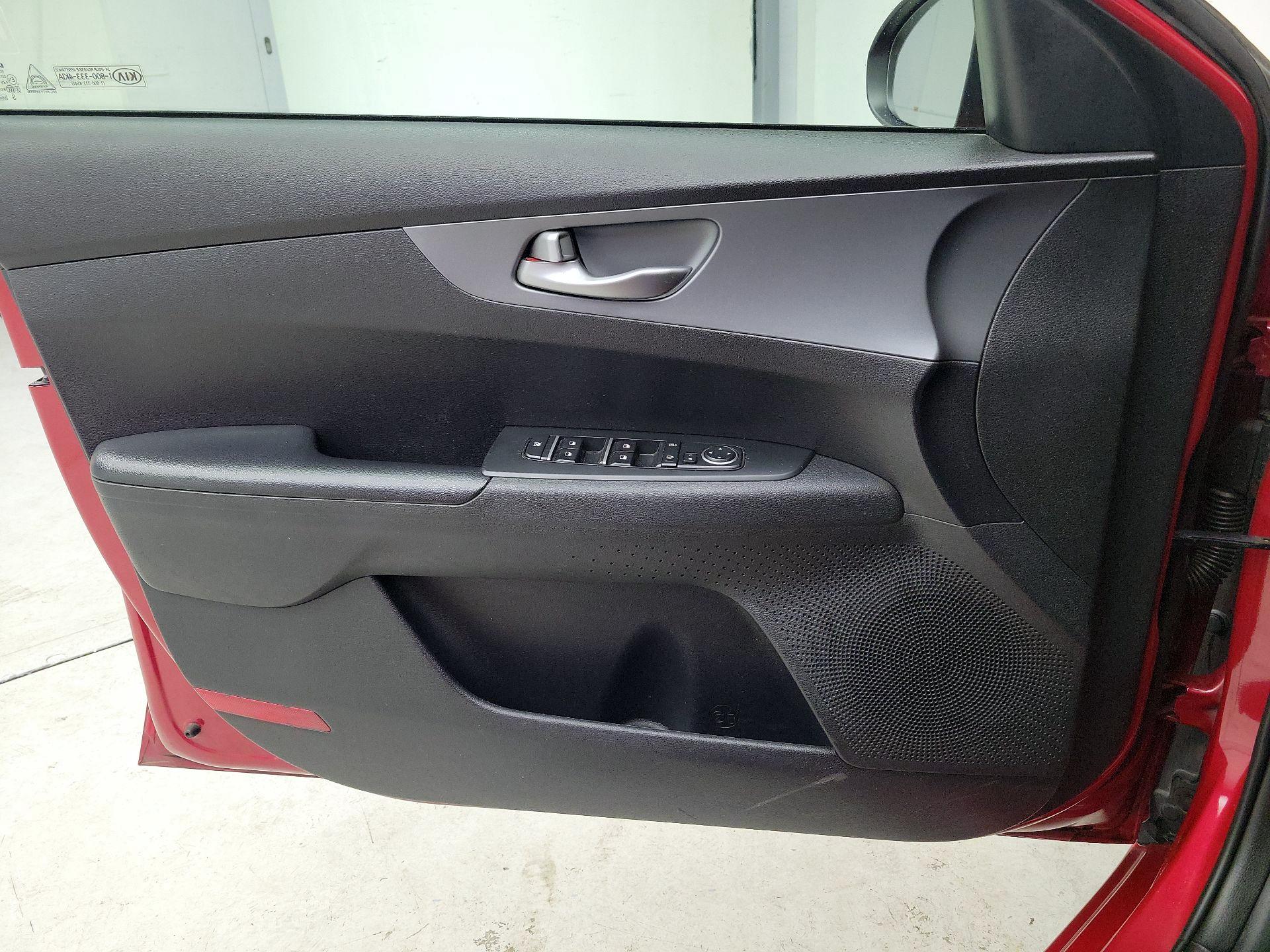 Thumbnail: 2021 Kia Forte - 12